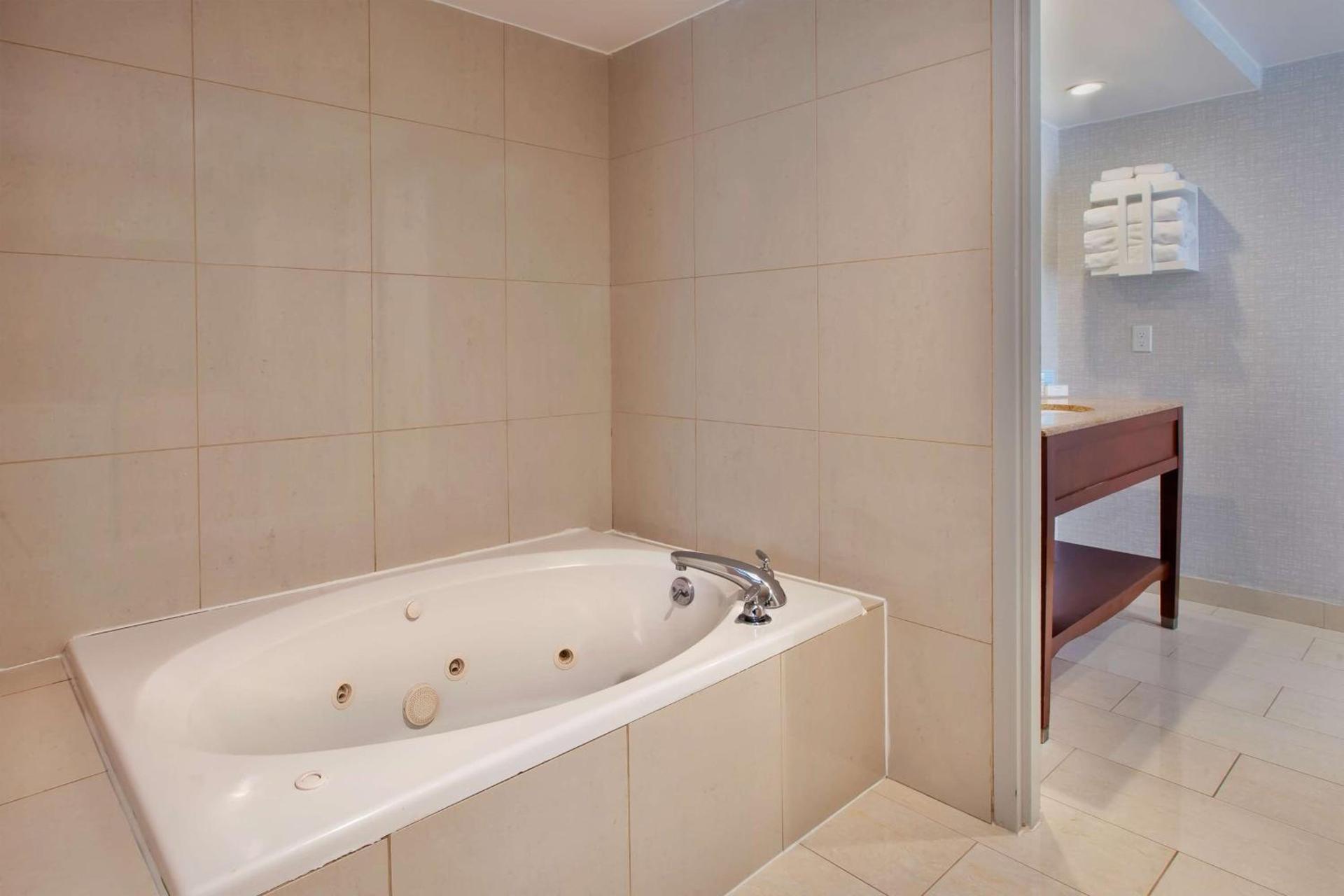Hampton Inn College Park photo 45