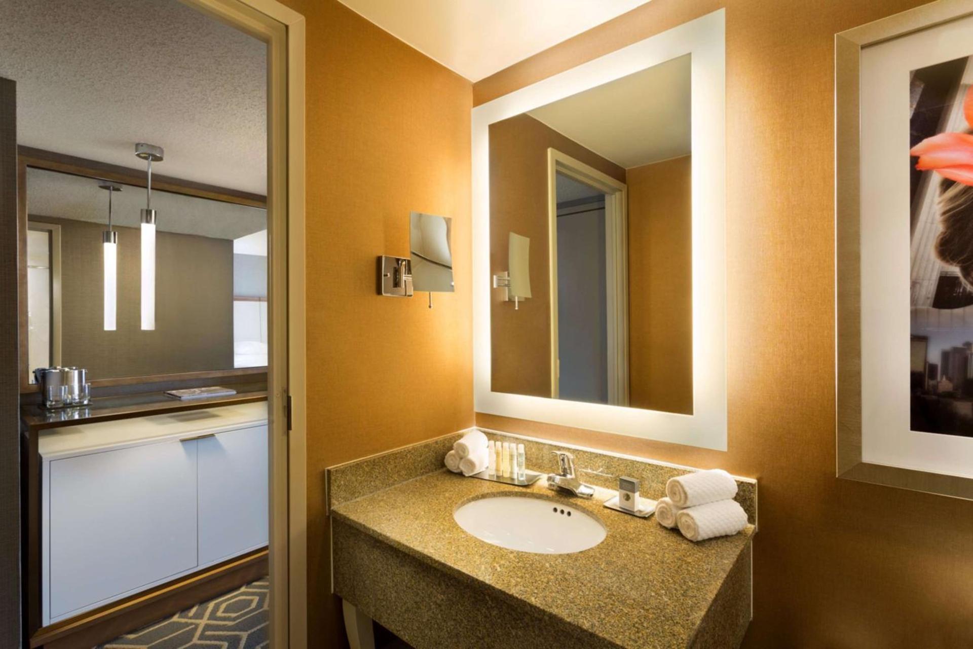 DoubleTree by Hilton Hotel Dallas Campbell Centre photo 34