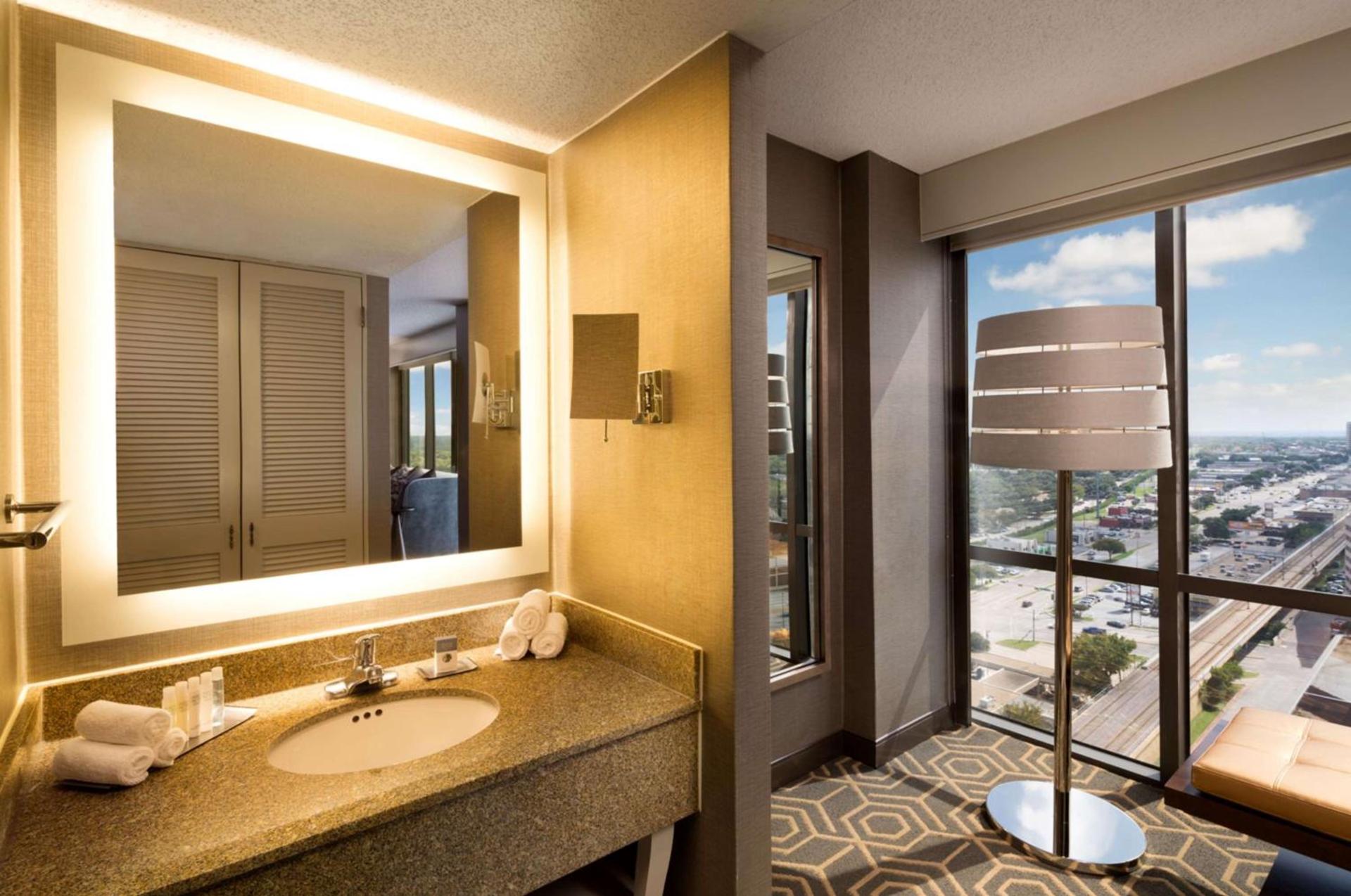 DoubleTree by Hilton Hotel Dallas Campbell Centre photo 35