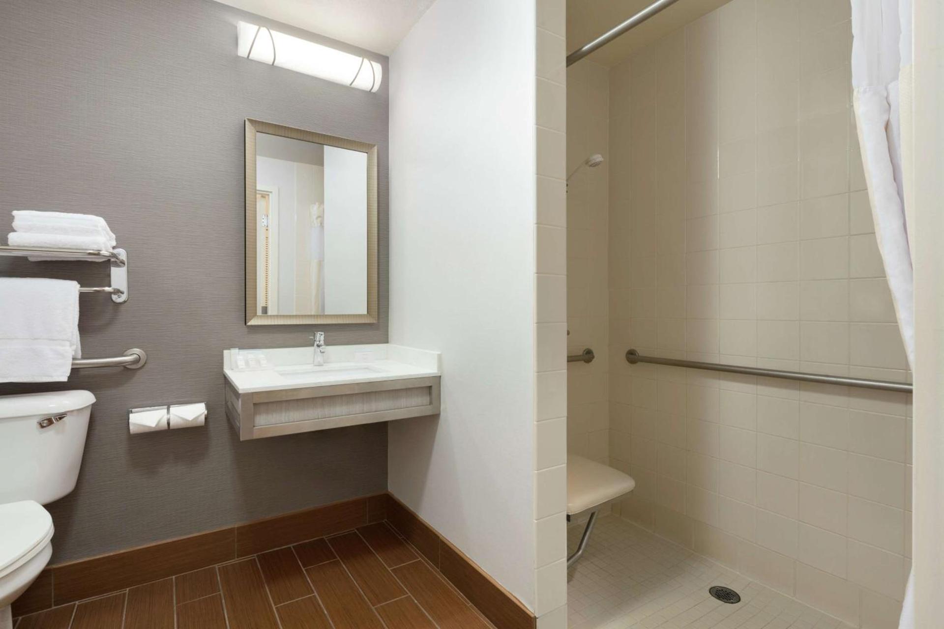 Hilton Garden Inn Gilroy photo 11