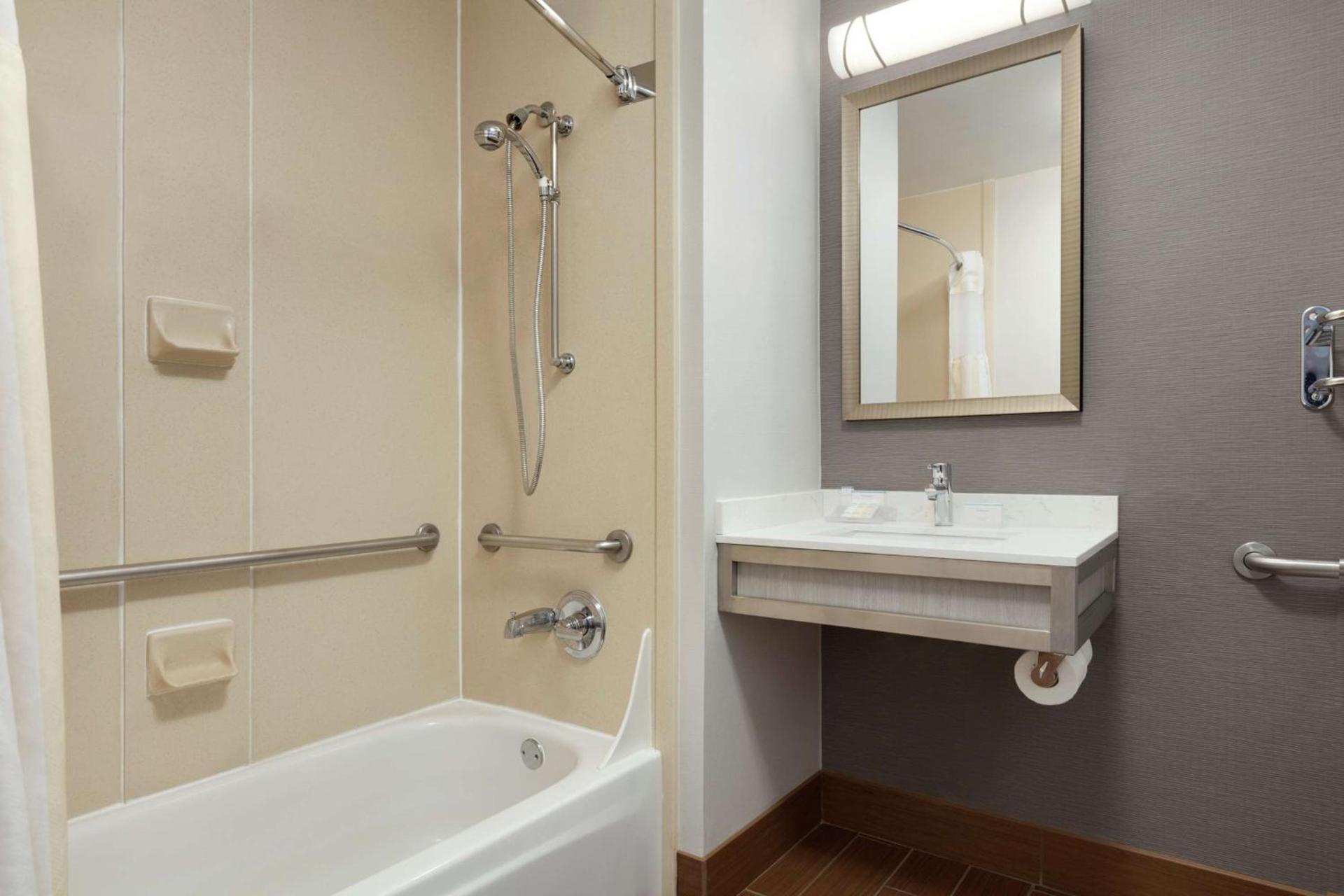 Hilton Garden Inn Gilroy photo 12