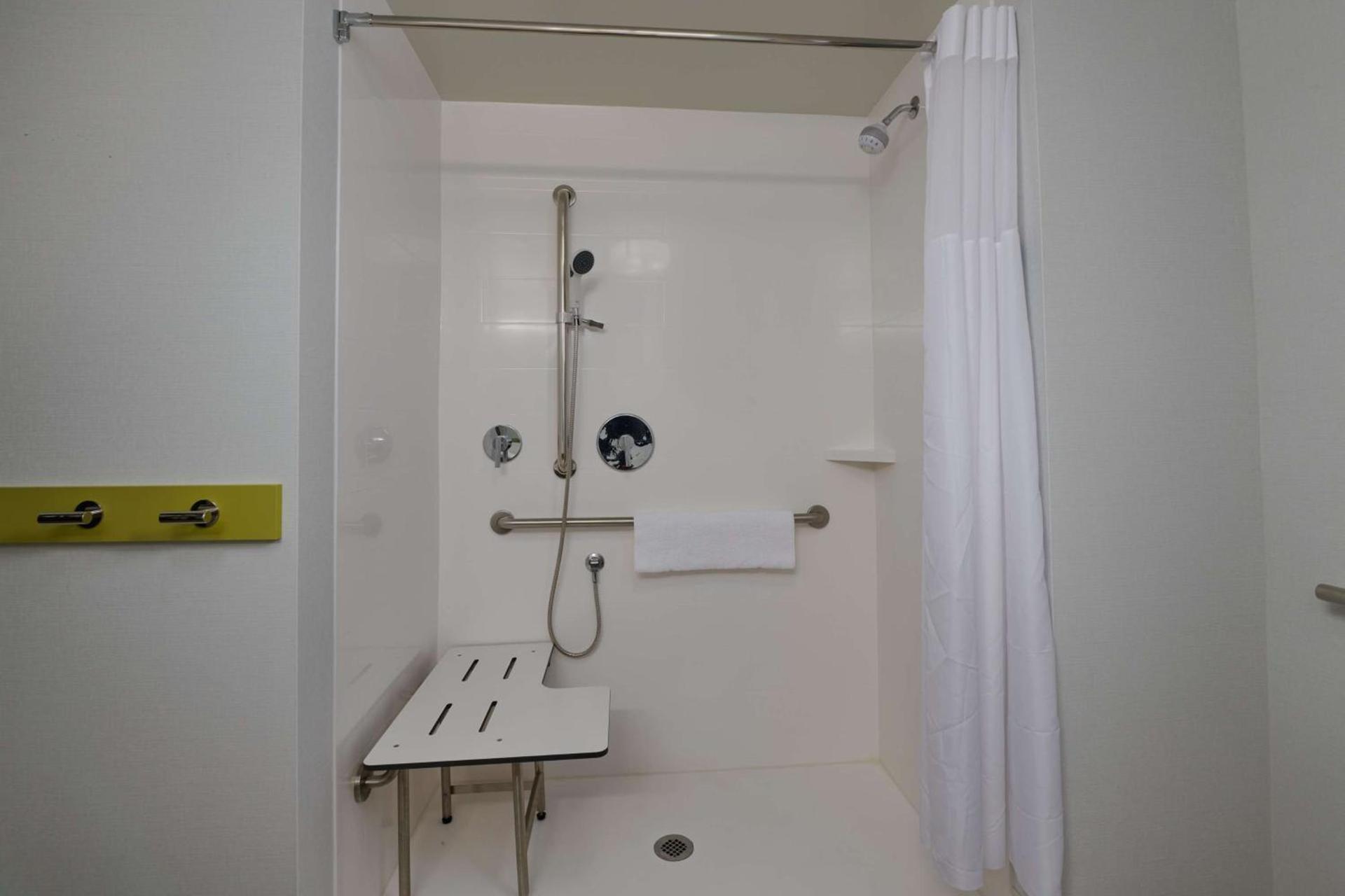 Hampton Inn Sherwood Portland photo 12