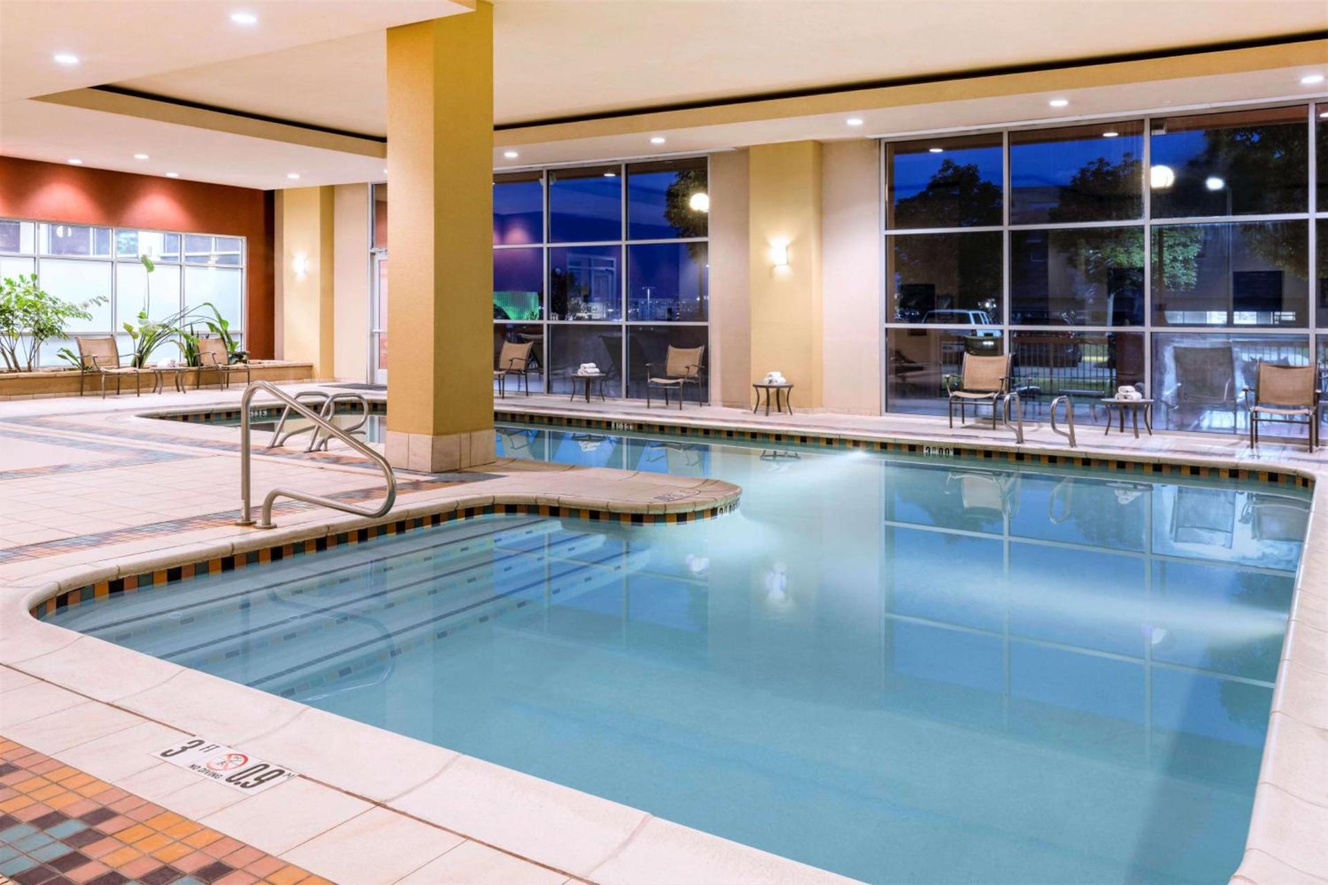Embassy Suites by Hilton Albuquerque photo 6