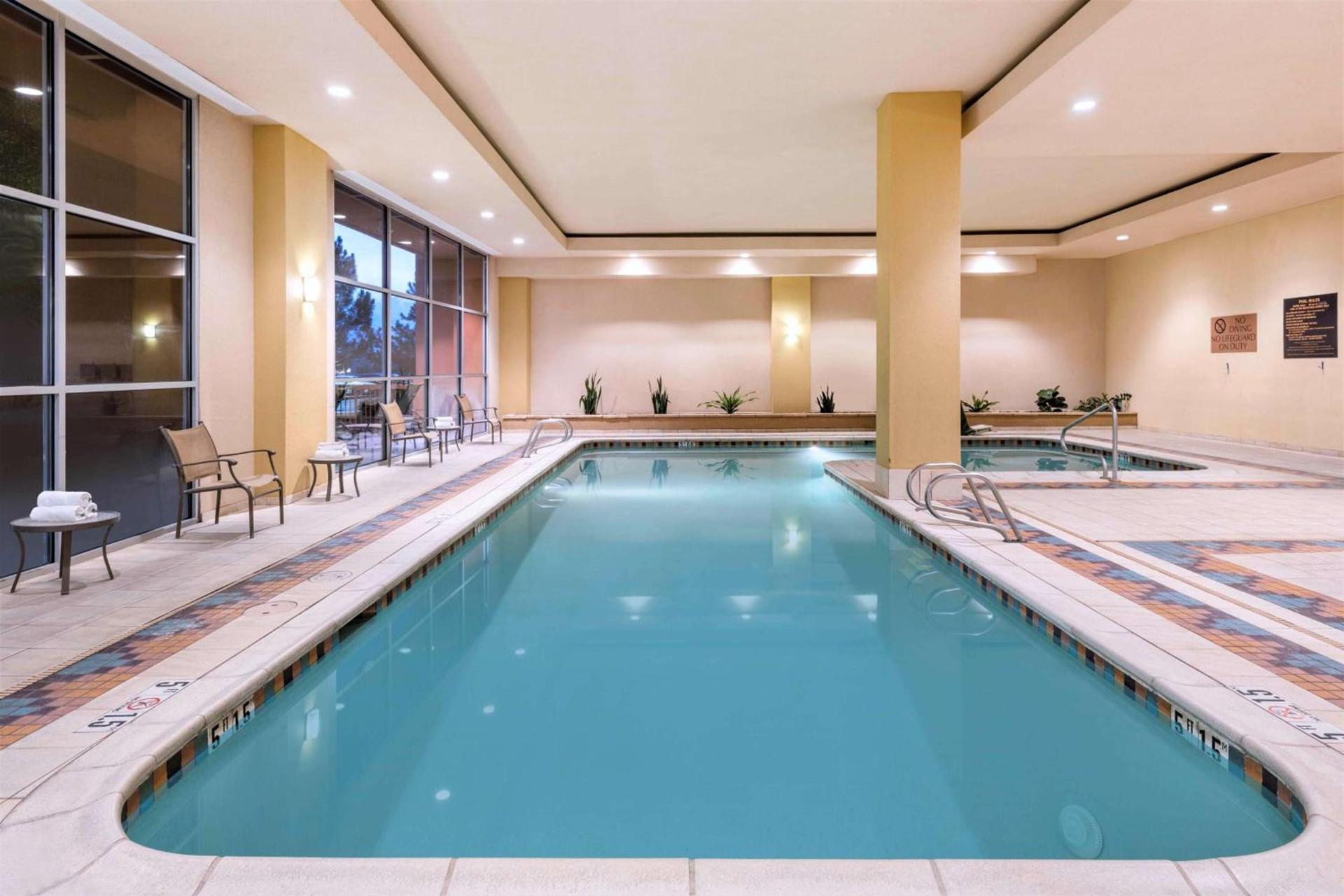 Embassy Suites by Hilton Albuquerque photo 5