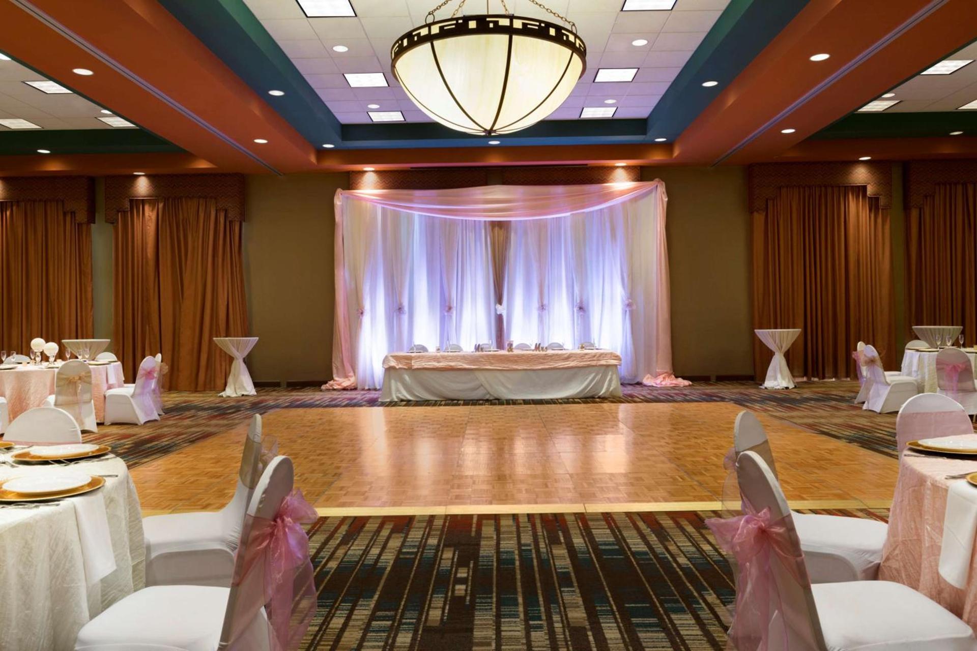 Embassy Suites by Hilton Albuquerque photo 7