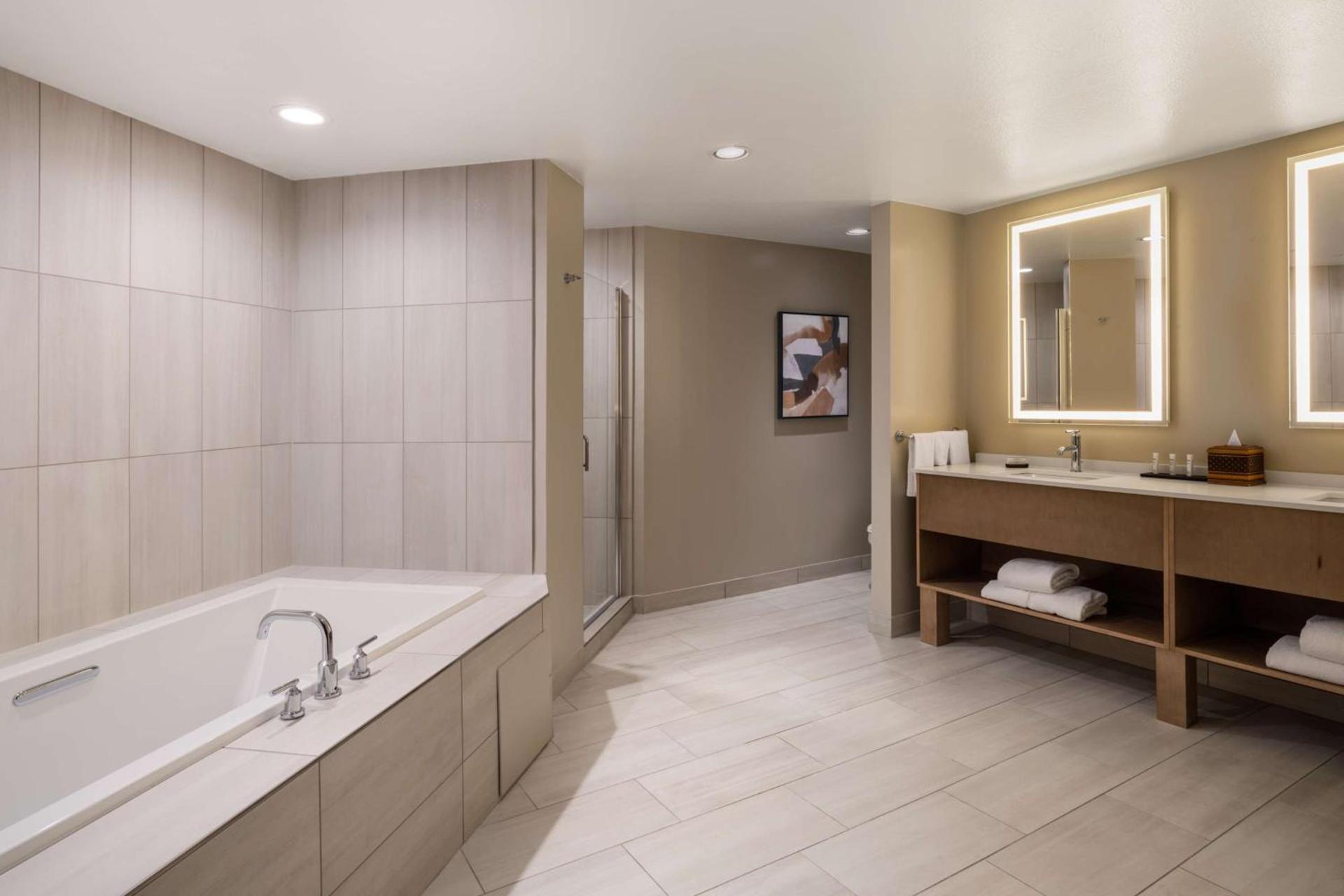 Embassy Suites by Hilton Albuquerque photo 17