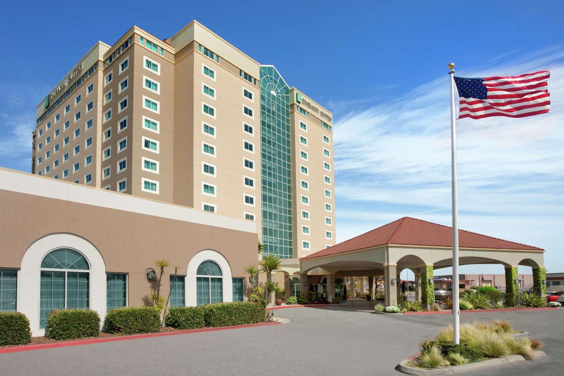 Embassy Suites by Hilton Monterey Bay Seaside — hotel in Seaside