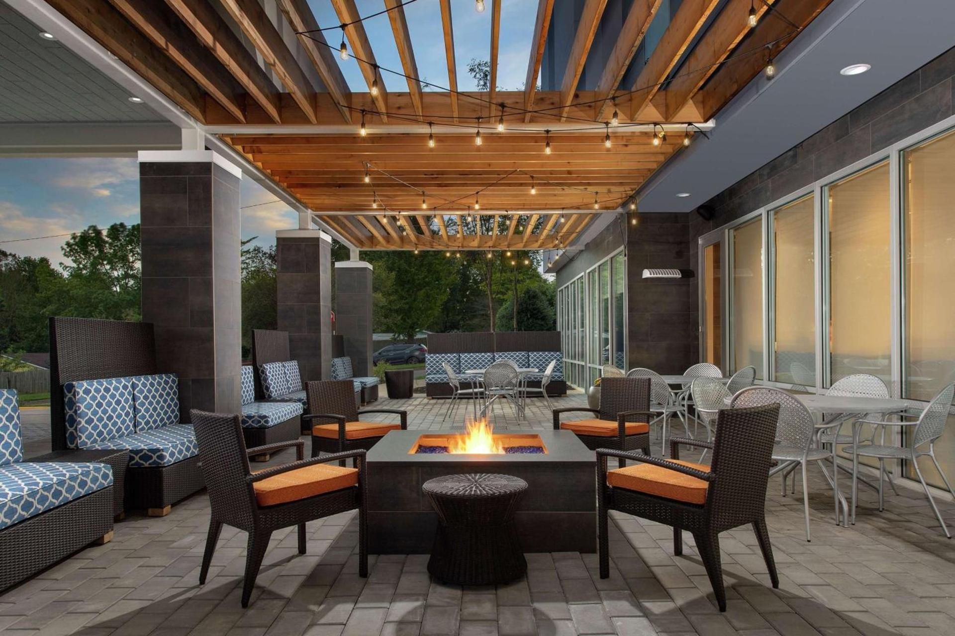 Home2 Suites By Hilton Charlottesville Downtown photo 8