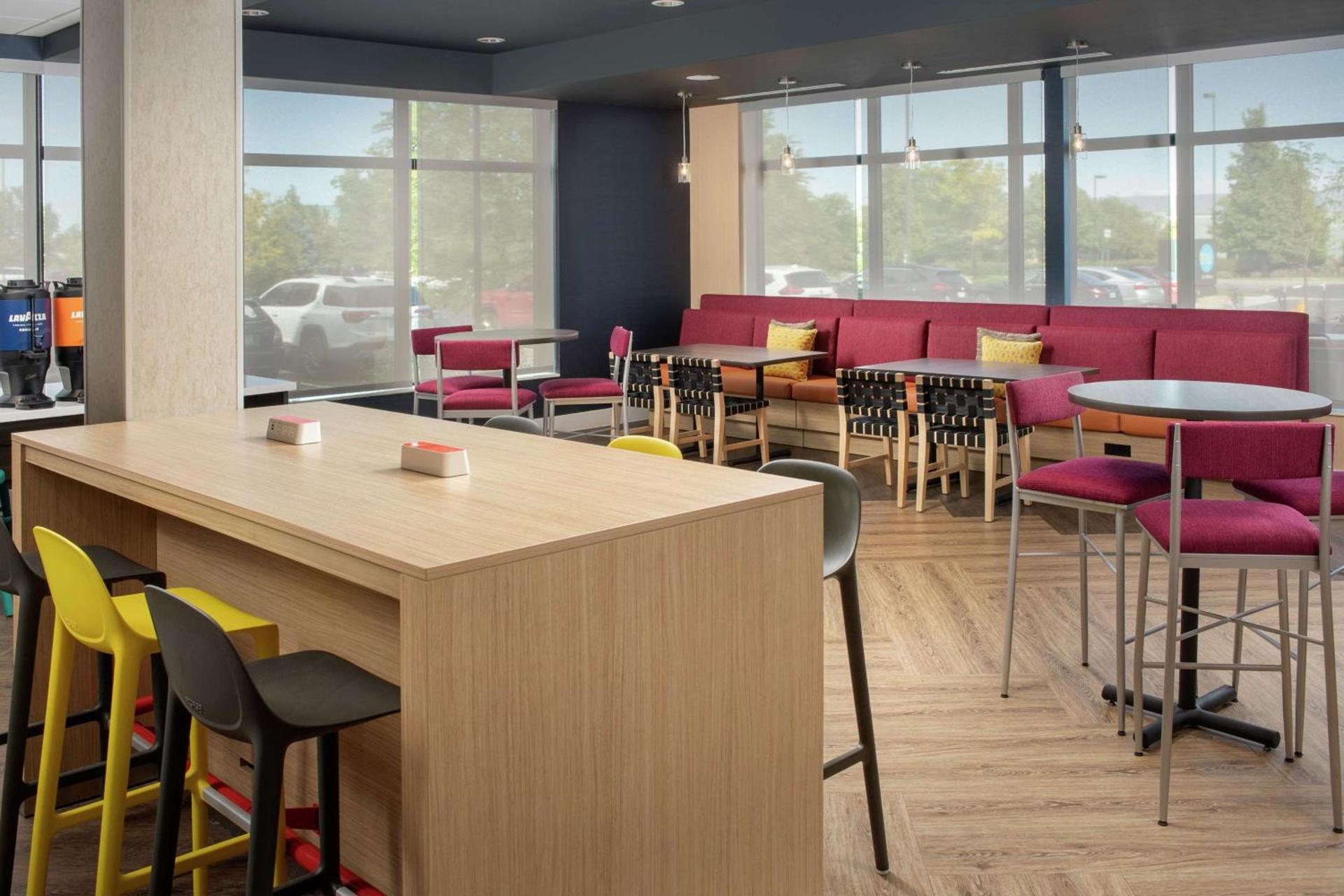 Tru By Hilton Denver Airport Tower Road photo 15