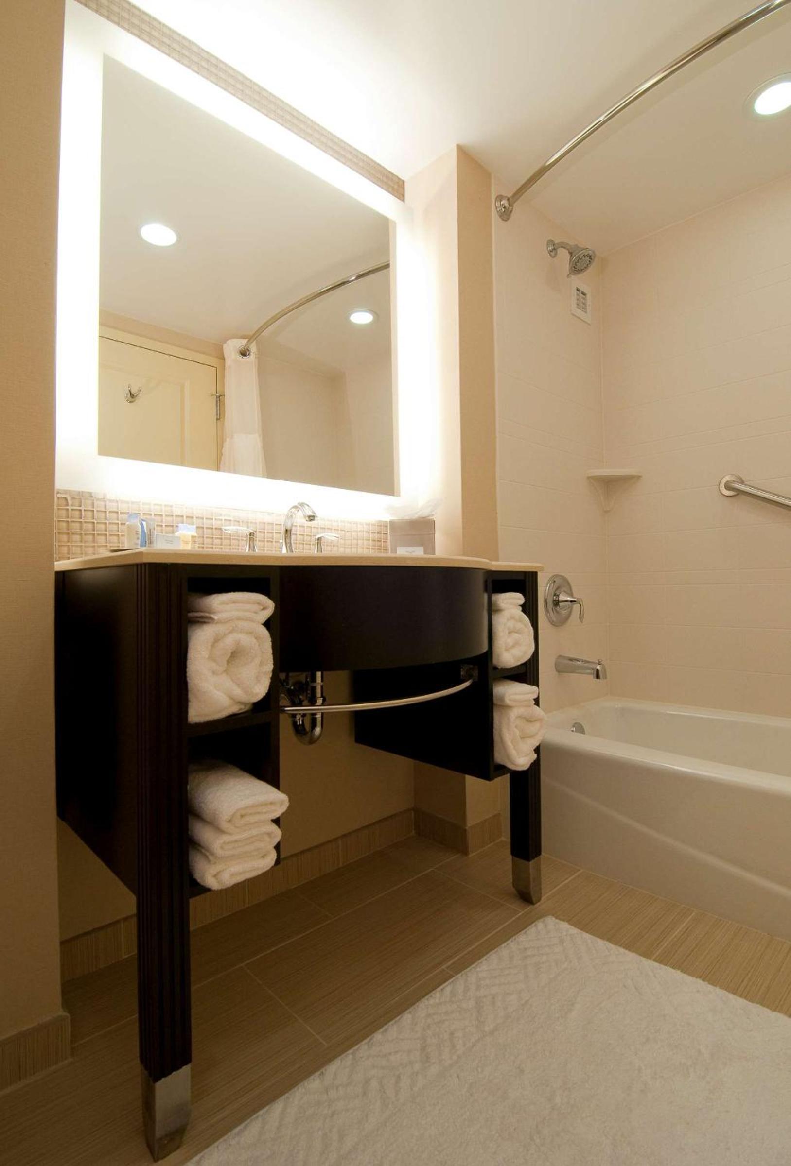 DoubleTree by Hilton Dulles Airport-Sterling photo 26