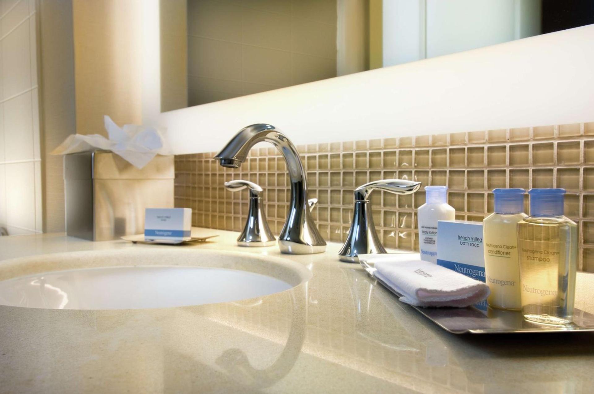 DoubleTree by Hilton Dulles Airport-Sterling photo 47