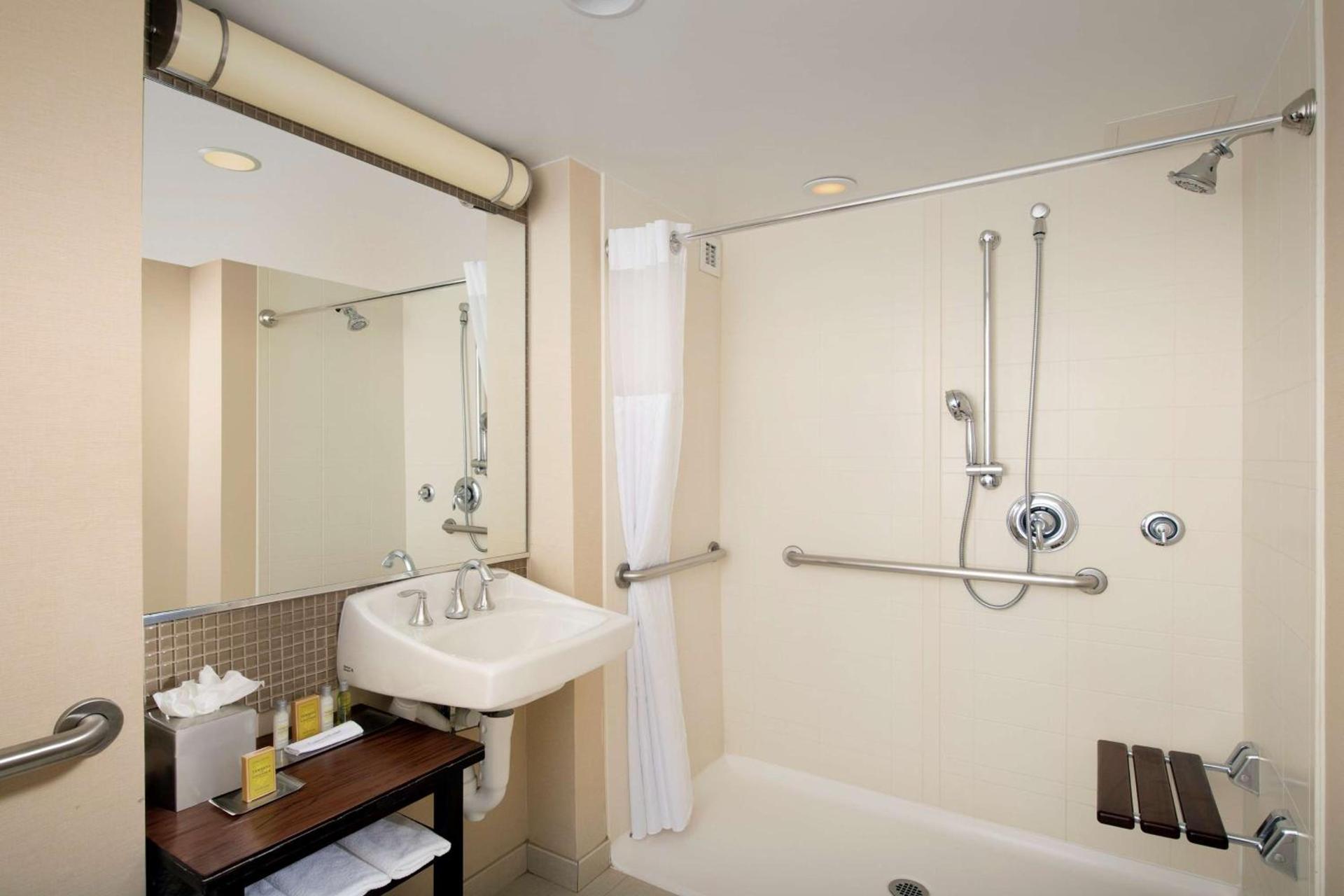 DoubleTree by Hilton Dulles Airport-Sterling photo 53