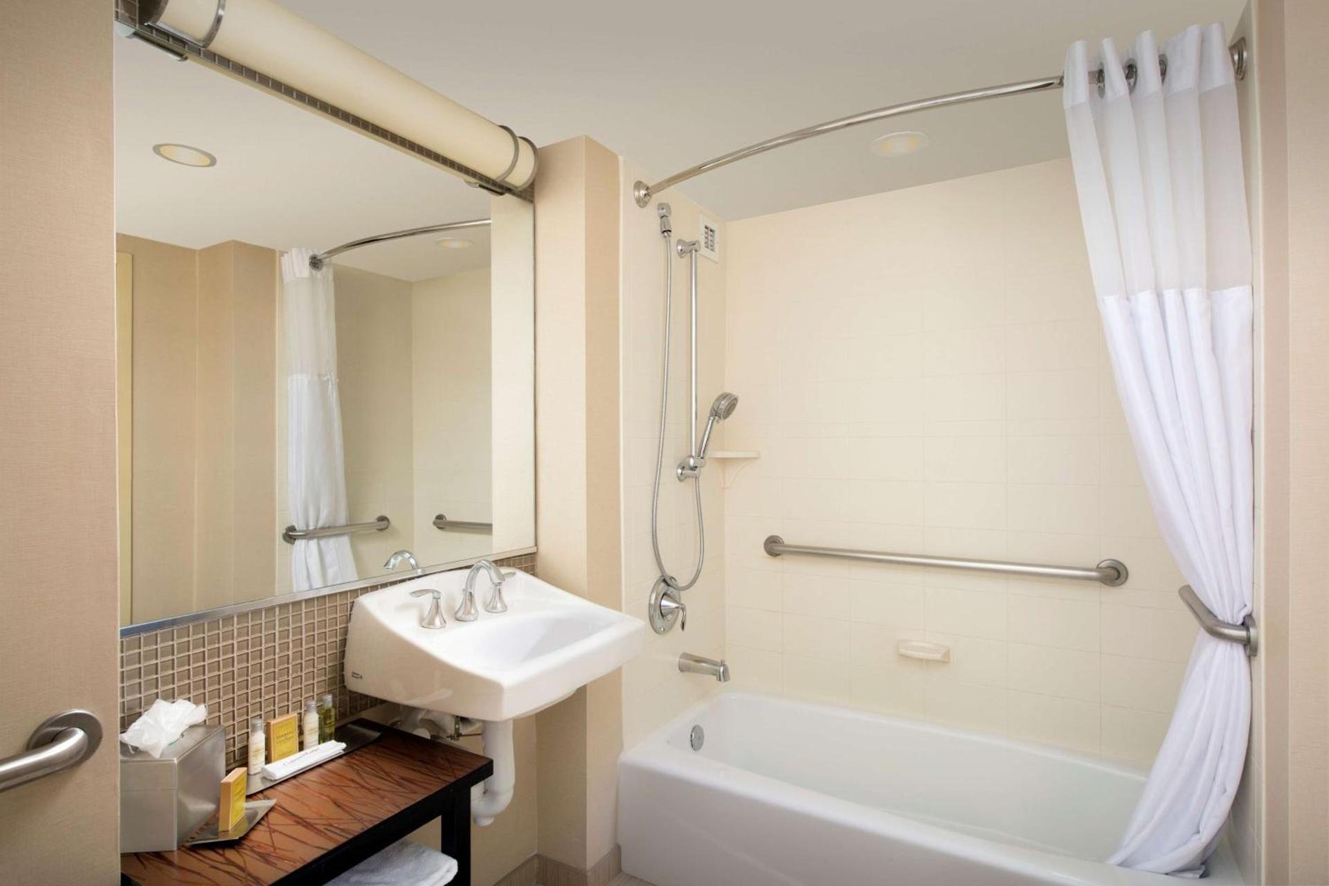 DoubleTree by Hilton Dulles Airport-Sterling photo 52