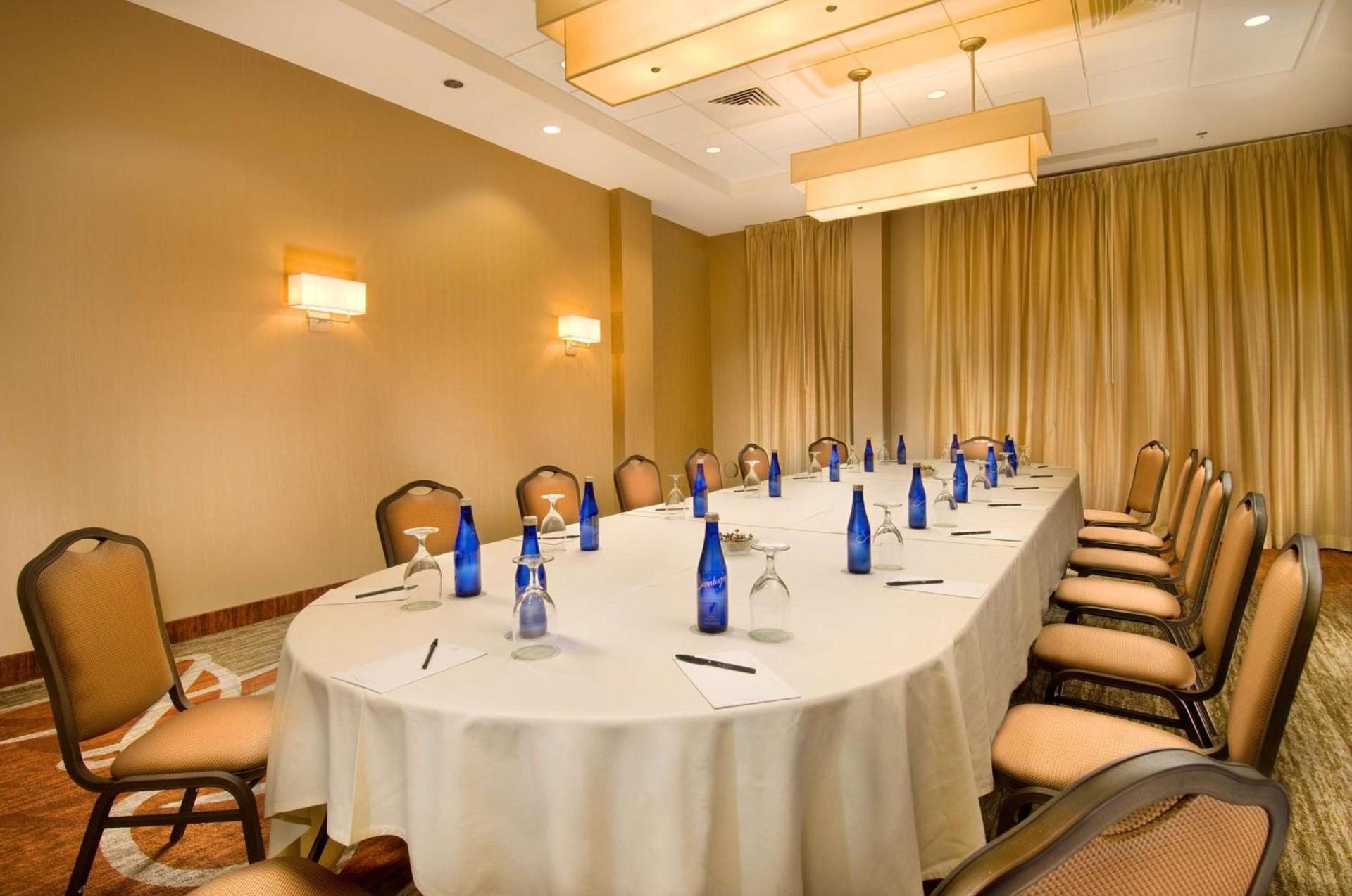 DoubleTree by Hilton Dulles Airport-Sterling photo 13