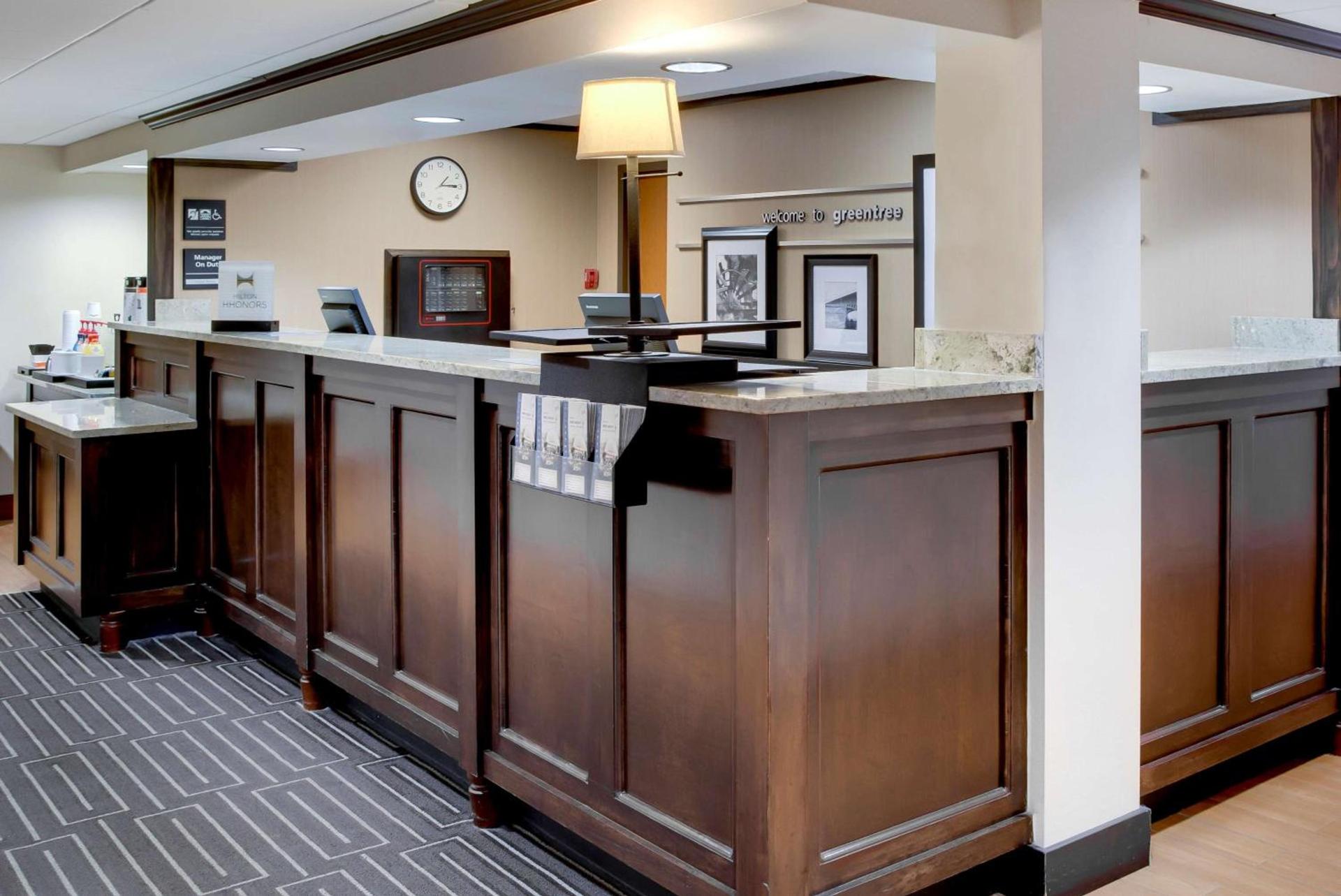 Hampton Inn Pittsburgh Greentree photo 2
