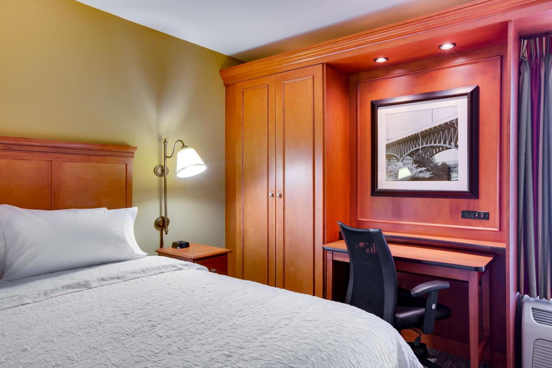 Hampton Inn Pittsburgh Greentree photo 14