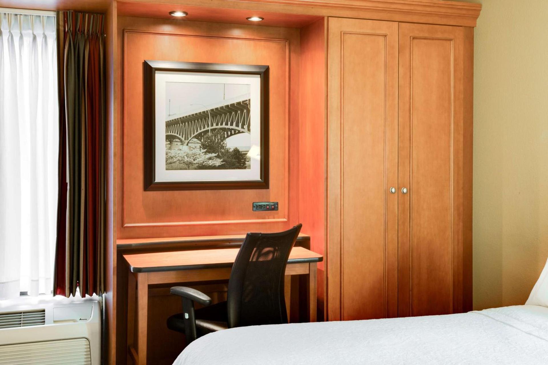 Hampton Inn Pittsburgh Greentree photo 27