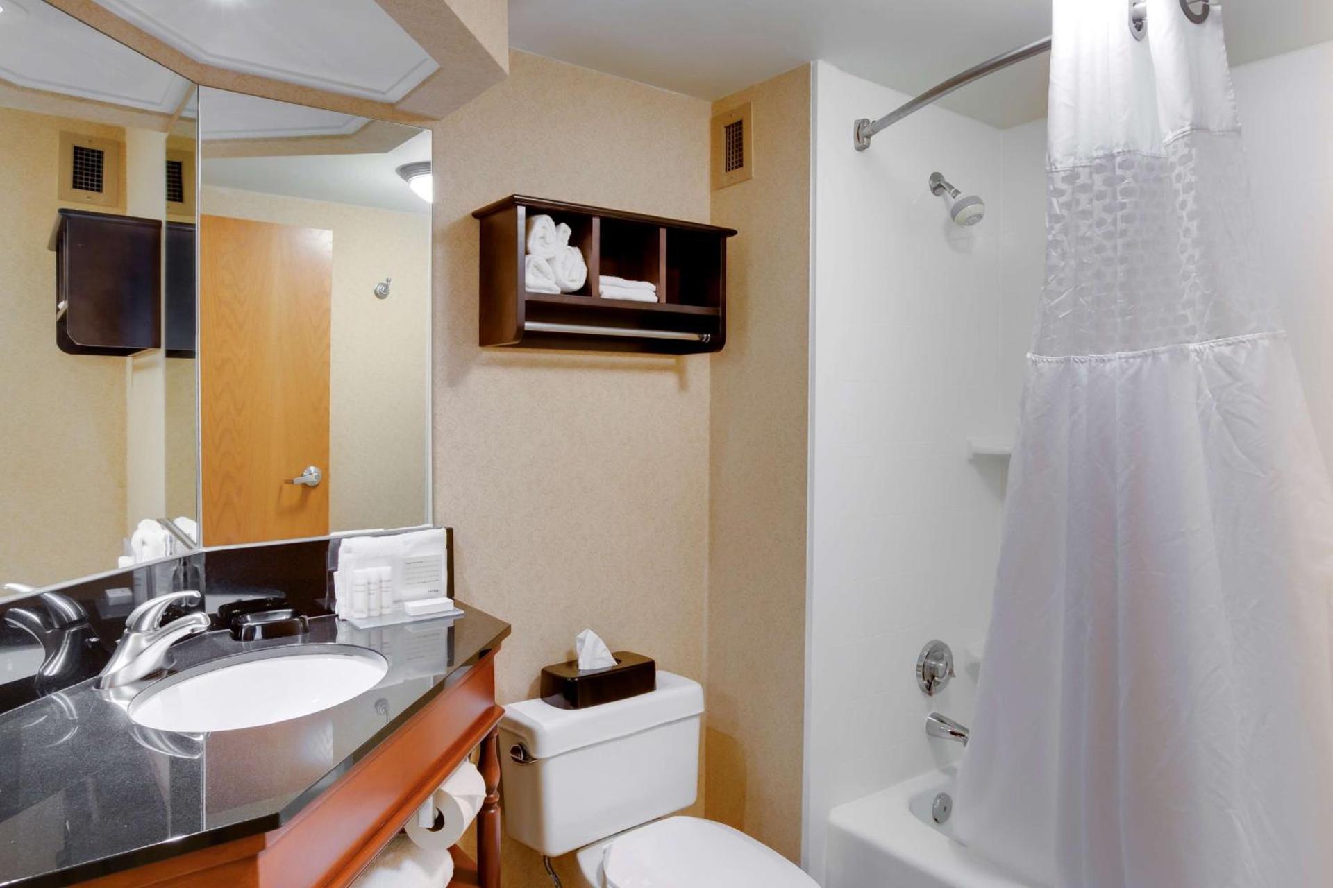 Hampton Inn Pittsburgh Greentree photo 29