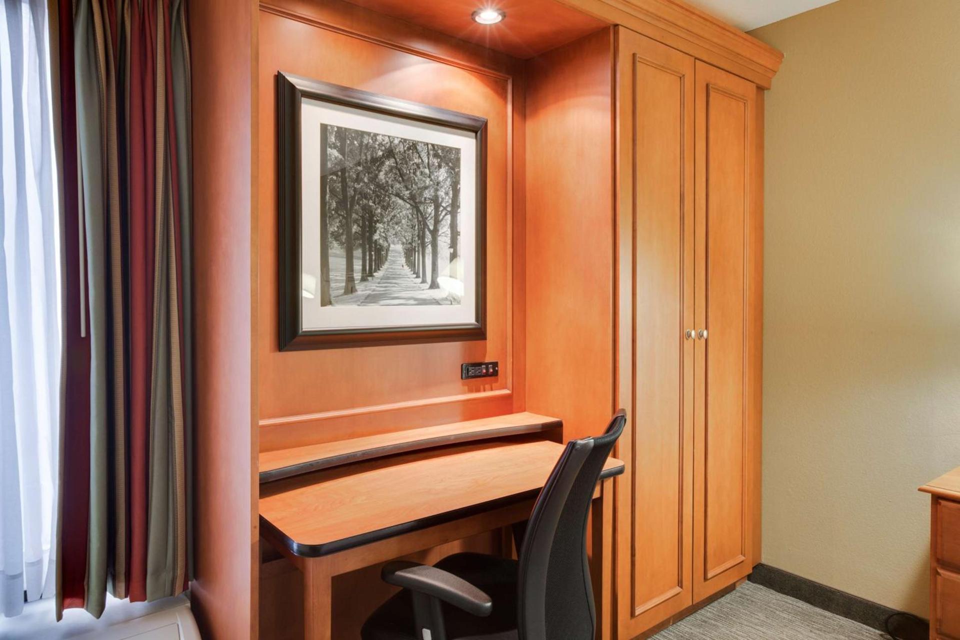 Hampton Inn Pittsburgh Greentree photo 32