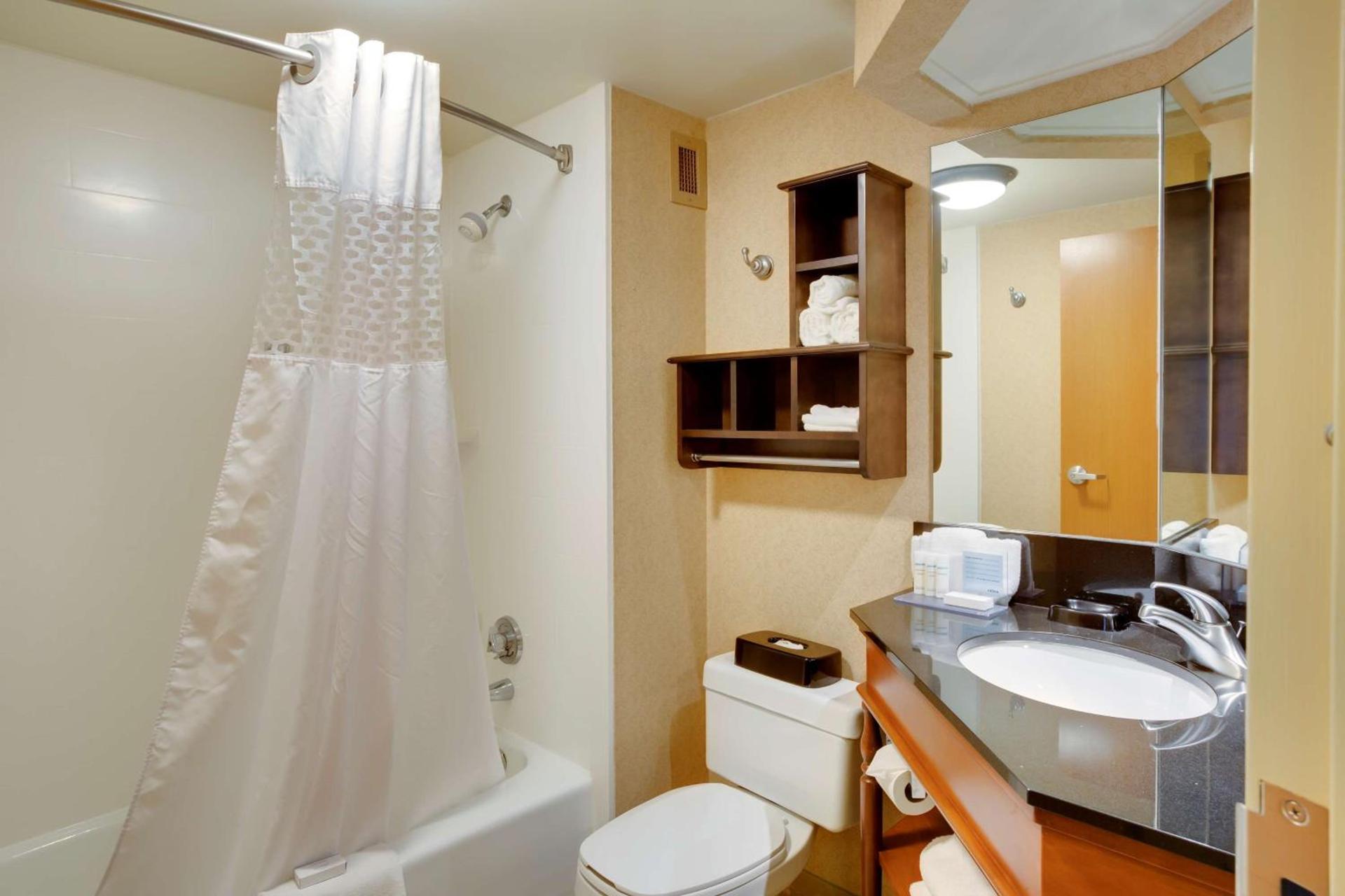 Hampton Inn Pittsburgh Greentree photo 36