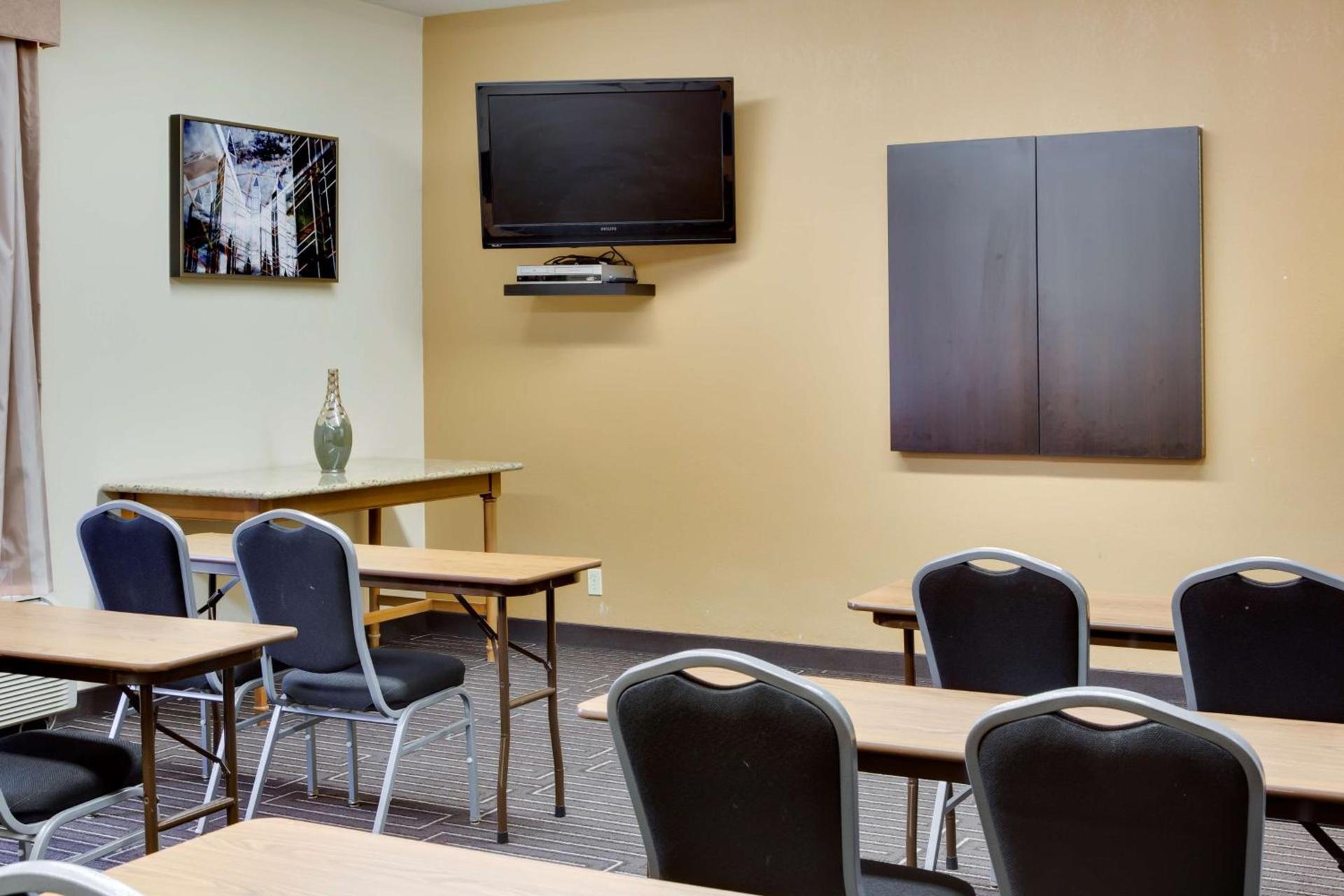 Hampton Inn Pittsburgh Greentree photo 41