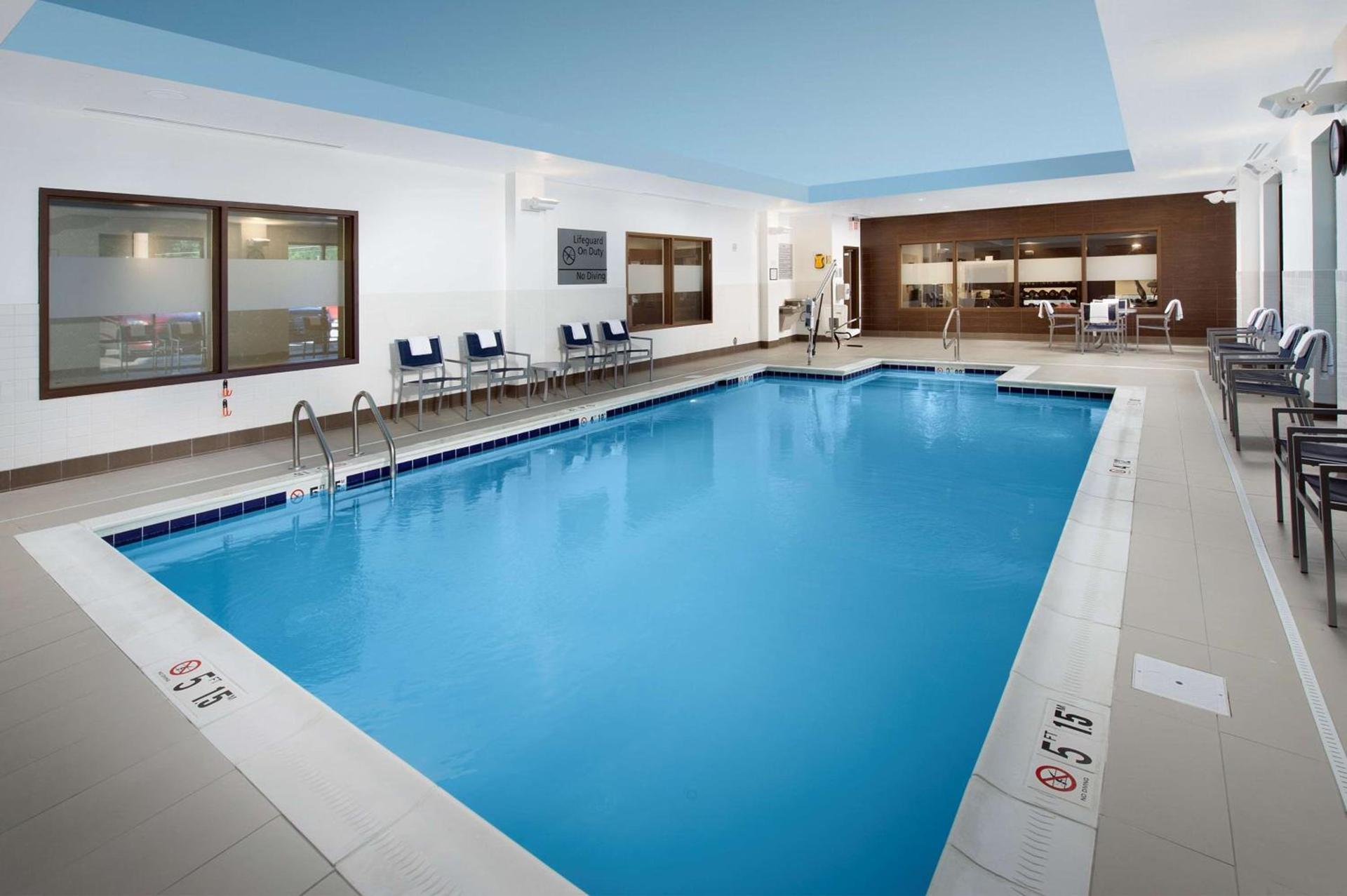 Hampton Inn & Suites Falls Church photo 6