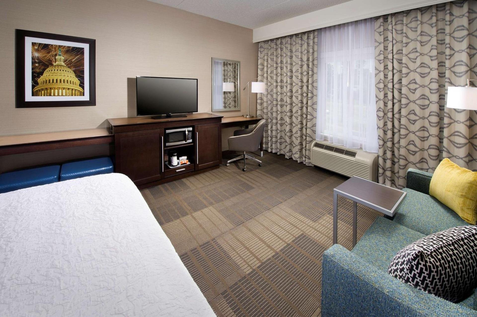 Hampton Inn & Suites Falls Church photo 12