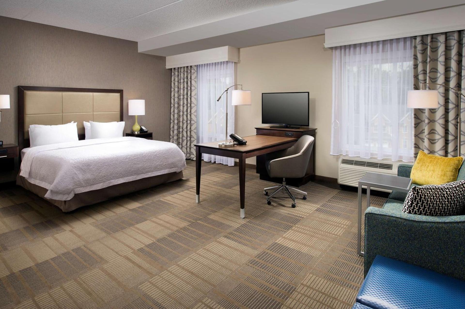 Hampton Inn & Suites Falls Church photo 13