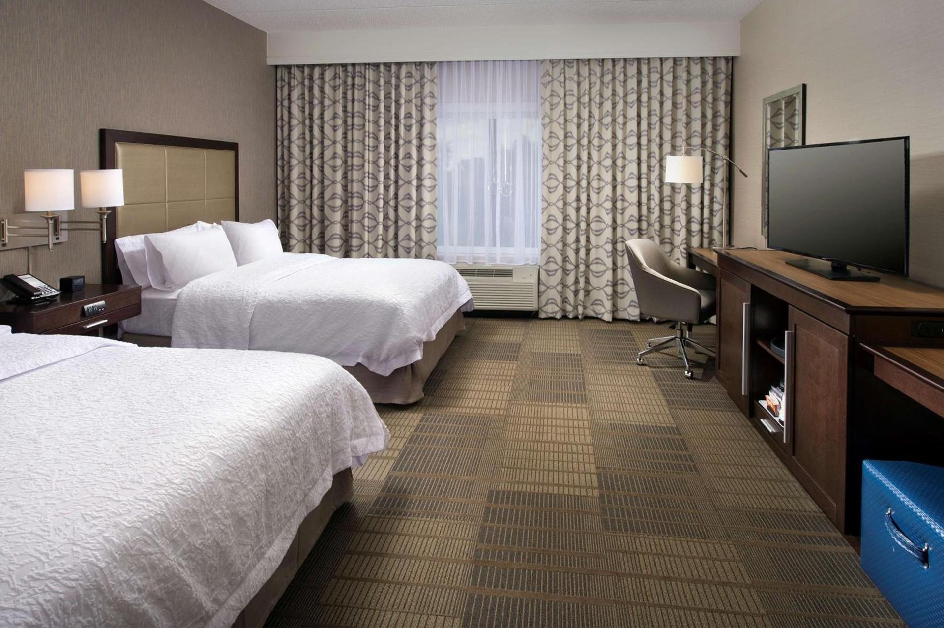 Hampton Inn & Suites Falls Church photo 14