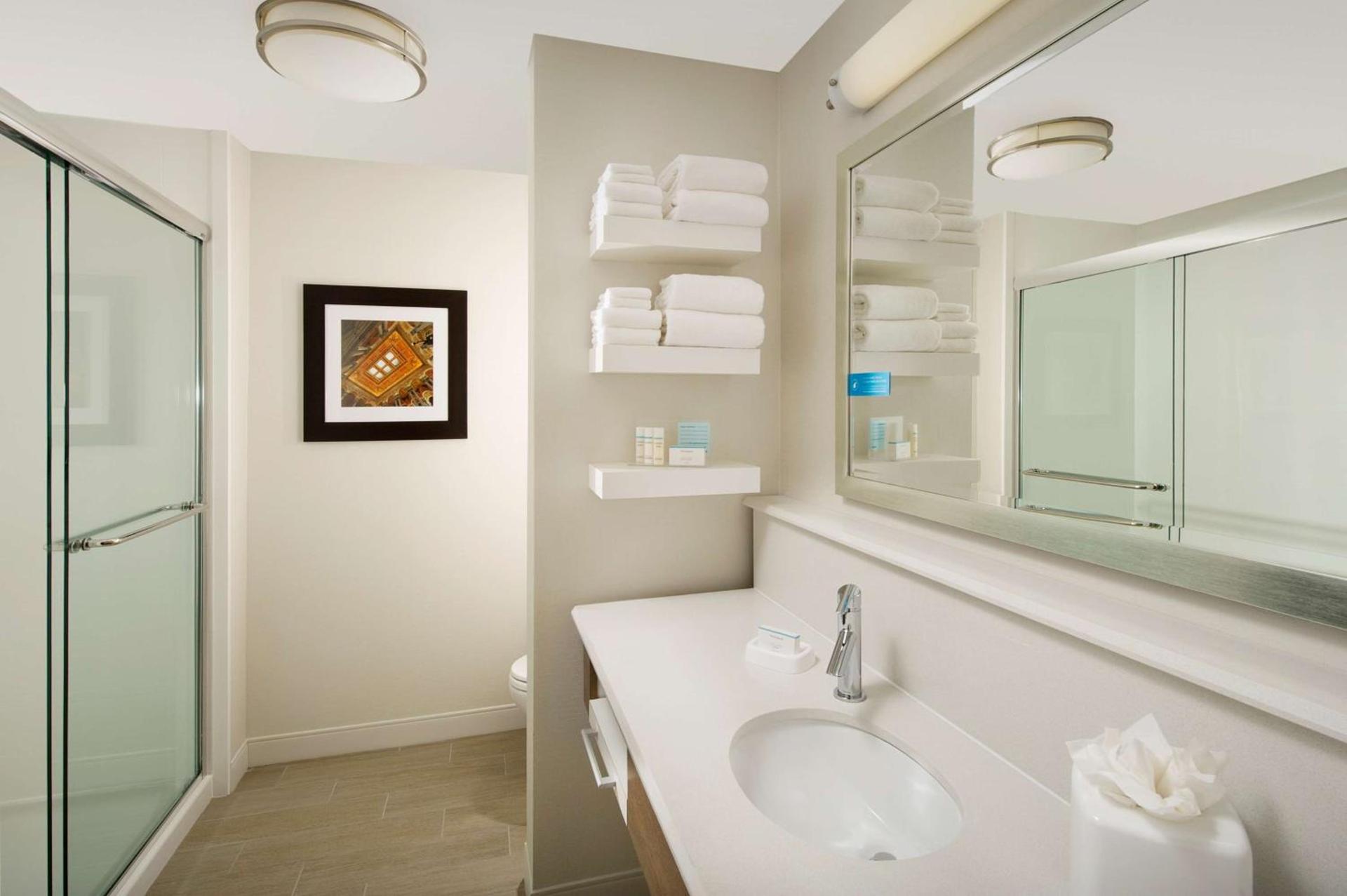 Hampton Inn & Suites Falls Church photo 11