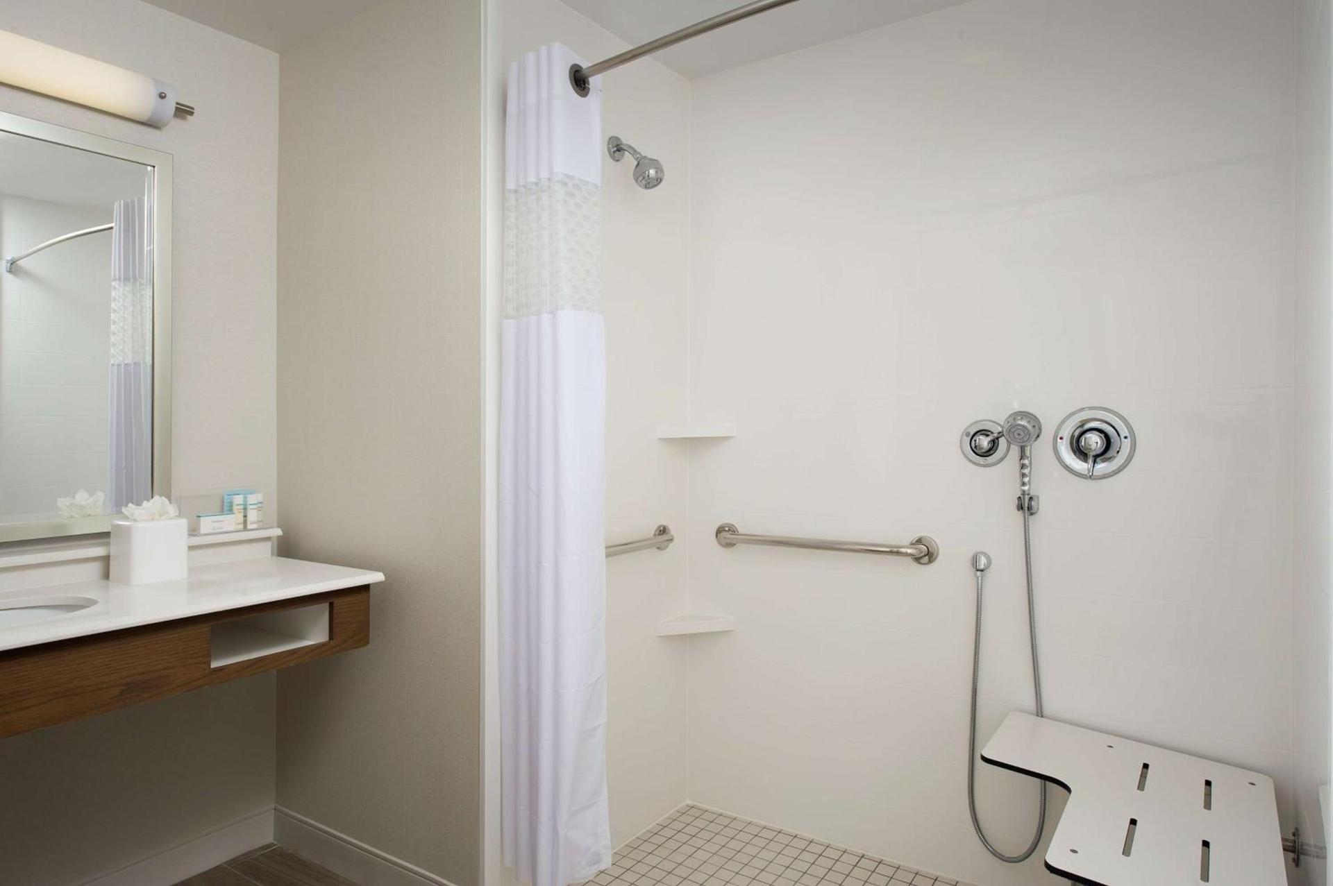 Hampton Inn & Suites Falls Church photo 16