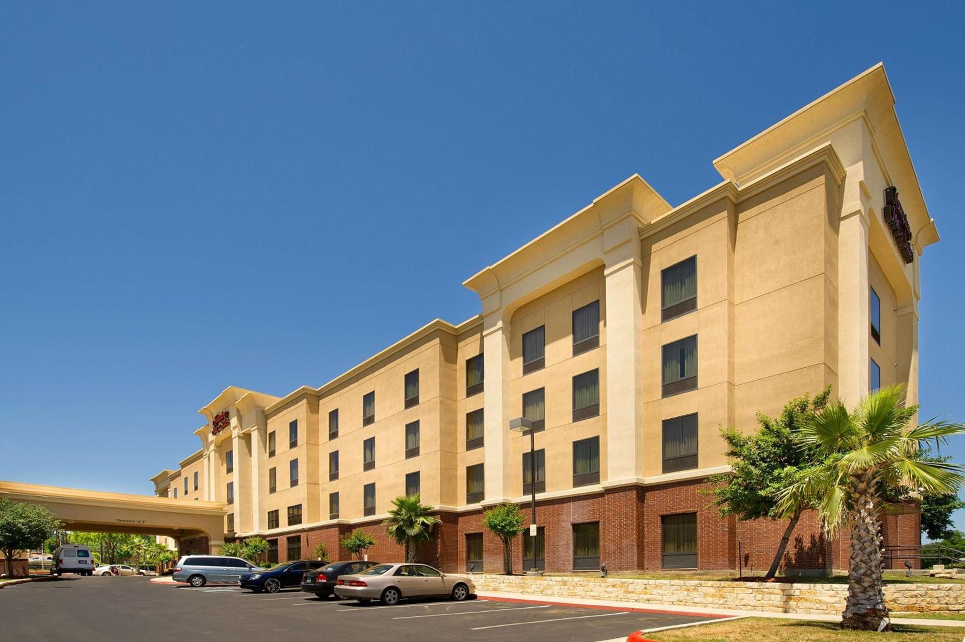 Hampton Inn and Suites San Antonio Airport photo 4