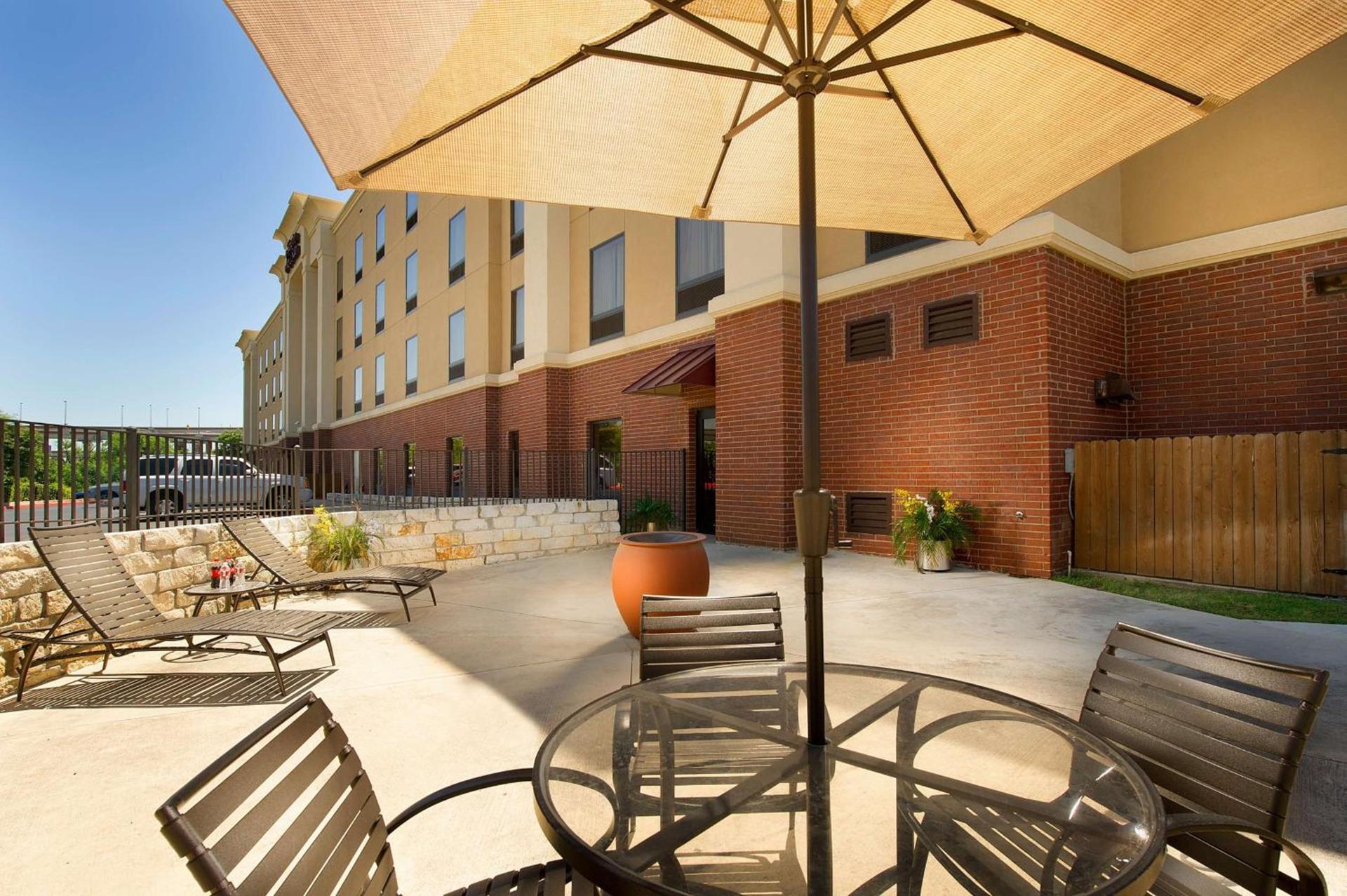 Hampton Inn and Suites San Antonio Airport photo 2