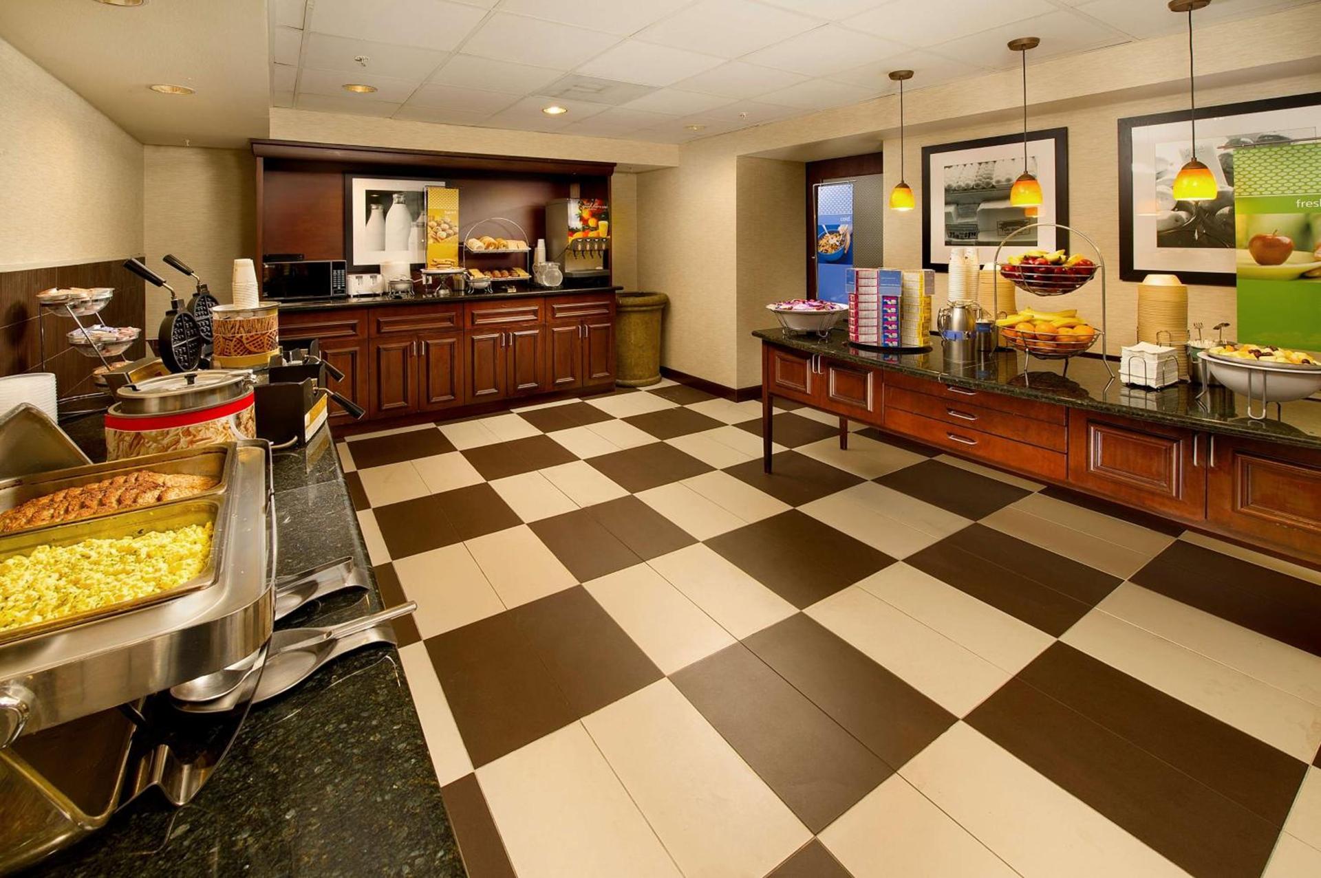 Hampton Inn and Suites San Antonio Airport photo 8