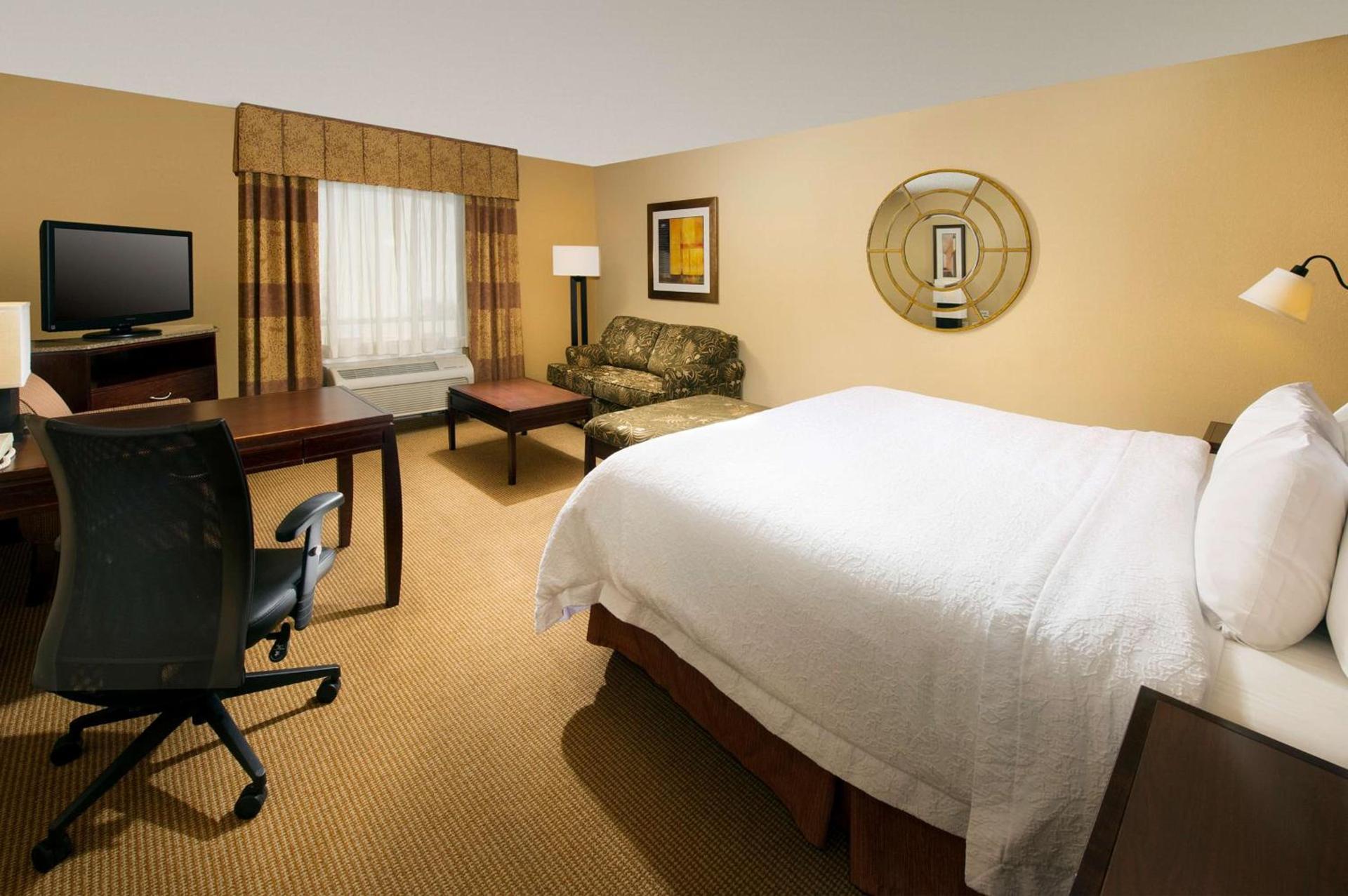 Hampton Inn and Suites San Antonio Airport photo 17