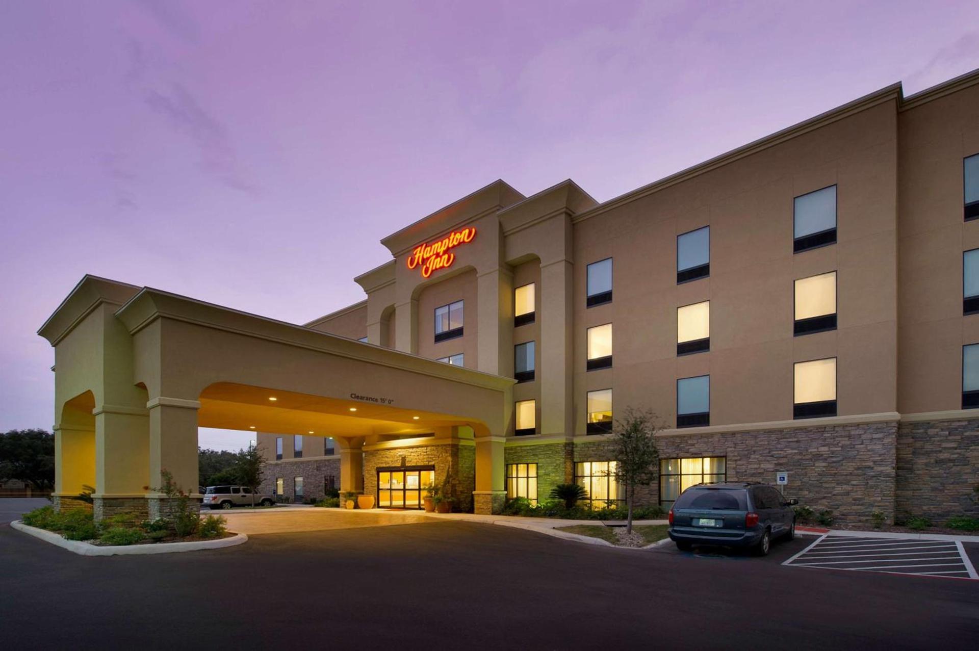 Hampton Inn Uvalde photo 2