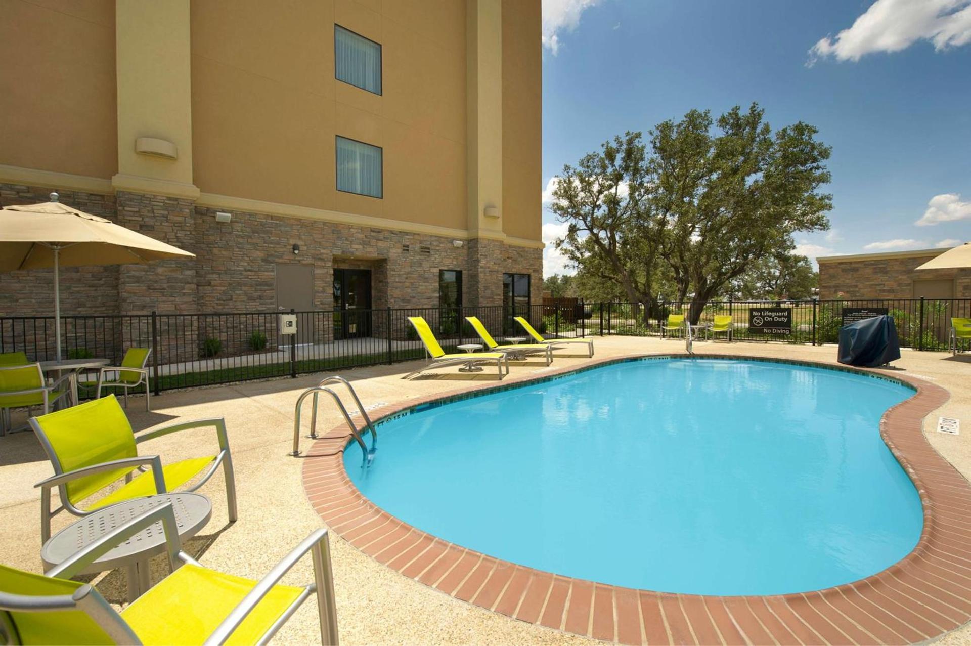 Hampton Inn Uvalde photo 7