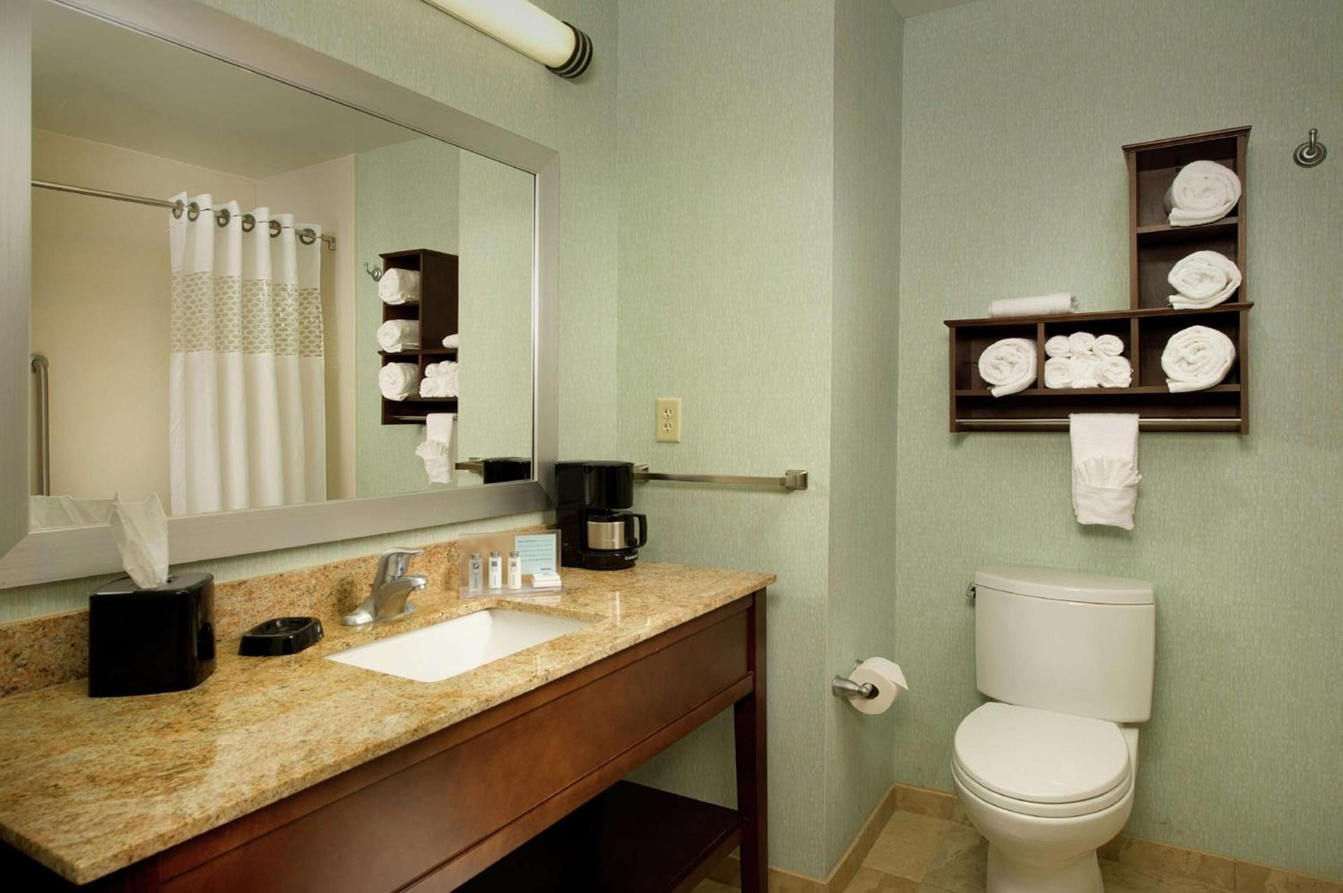 Hampton Inn Uvalde photo 12