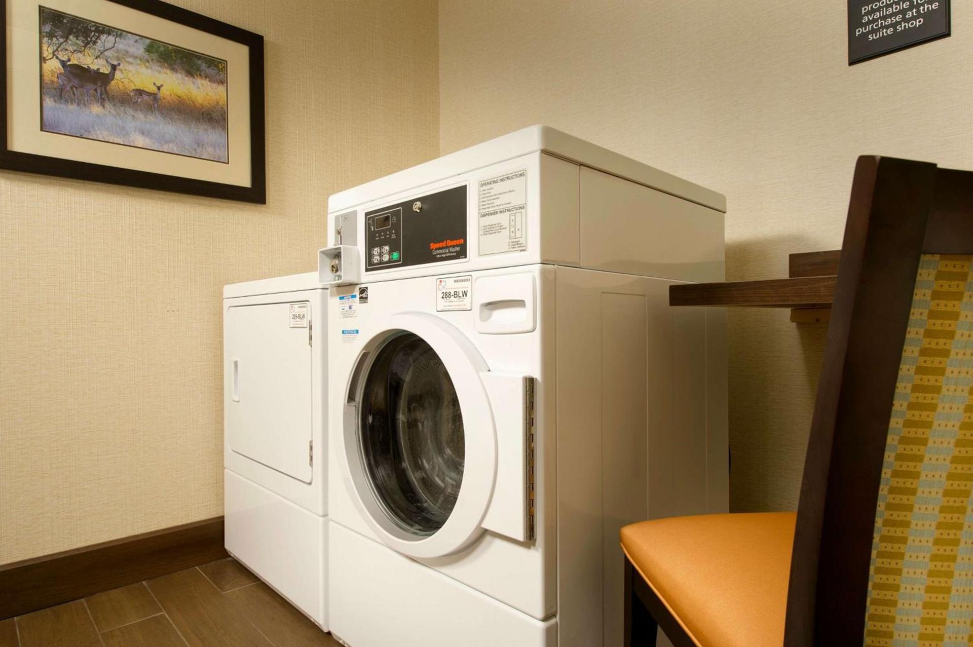 Hampton Inn Uvalde photo 20