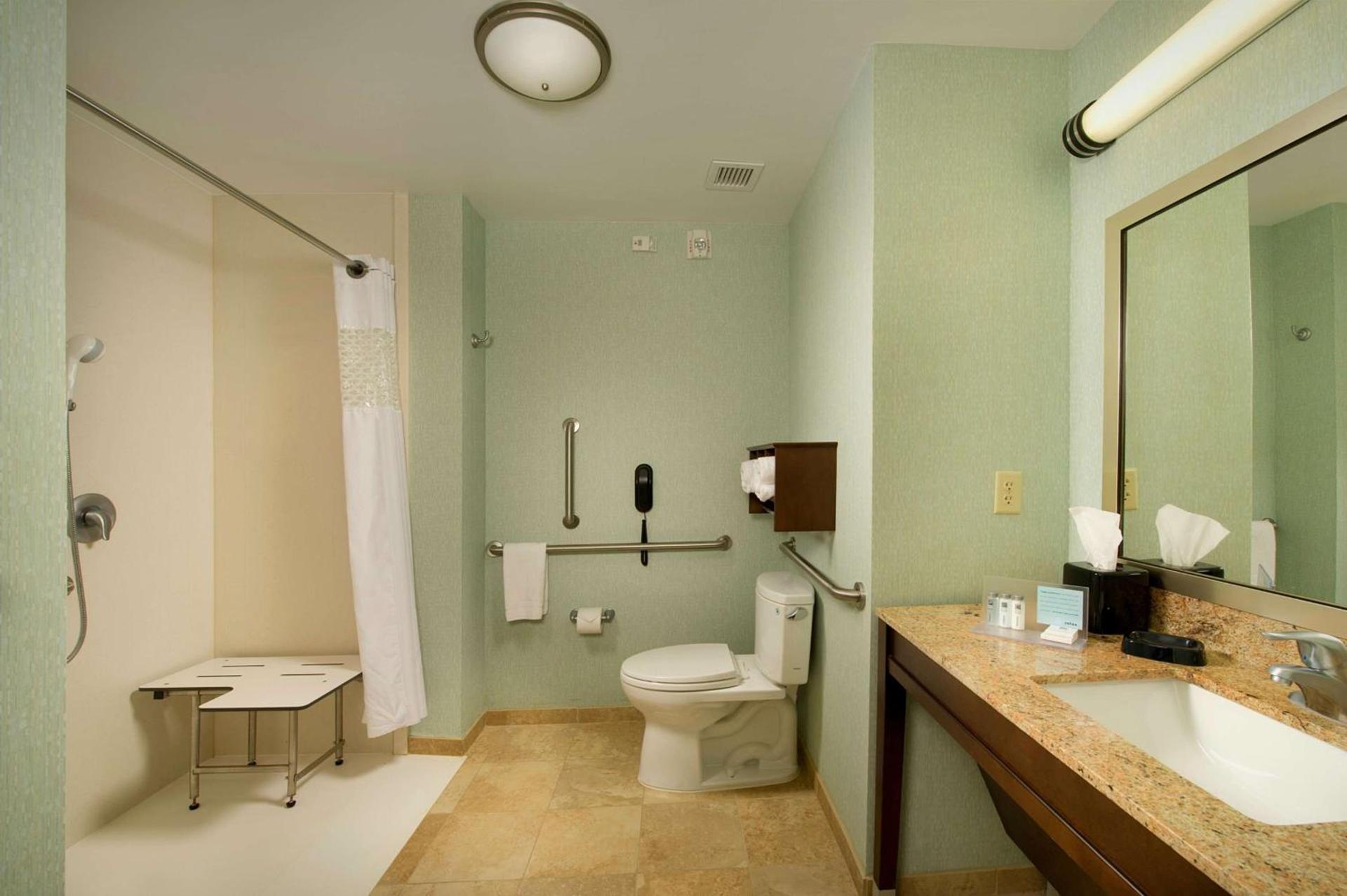 Hampton Inn Uvalde photo 18