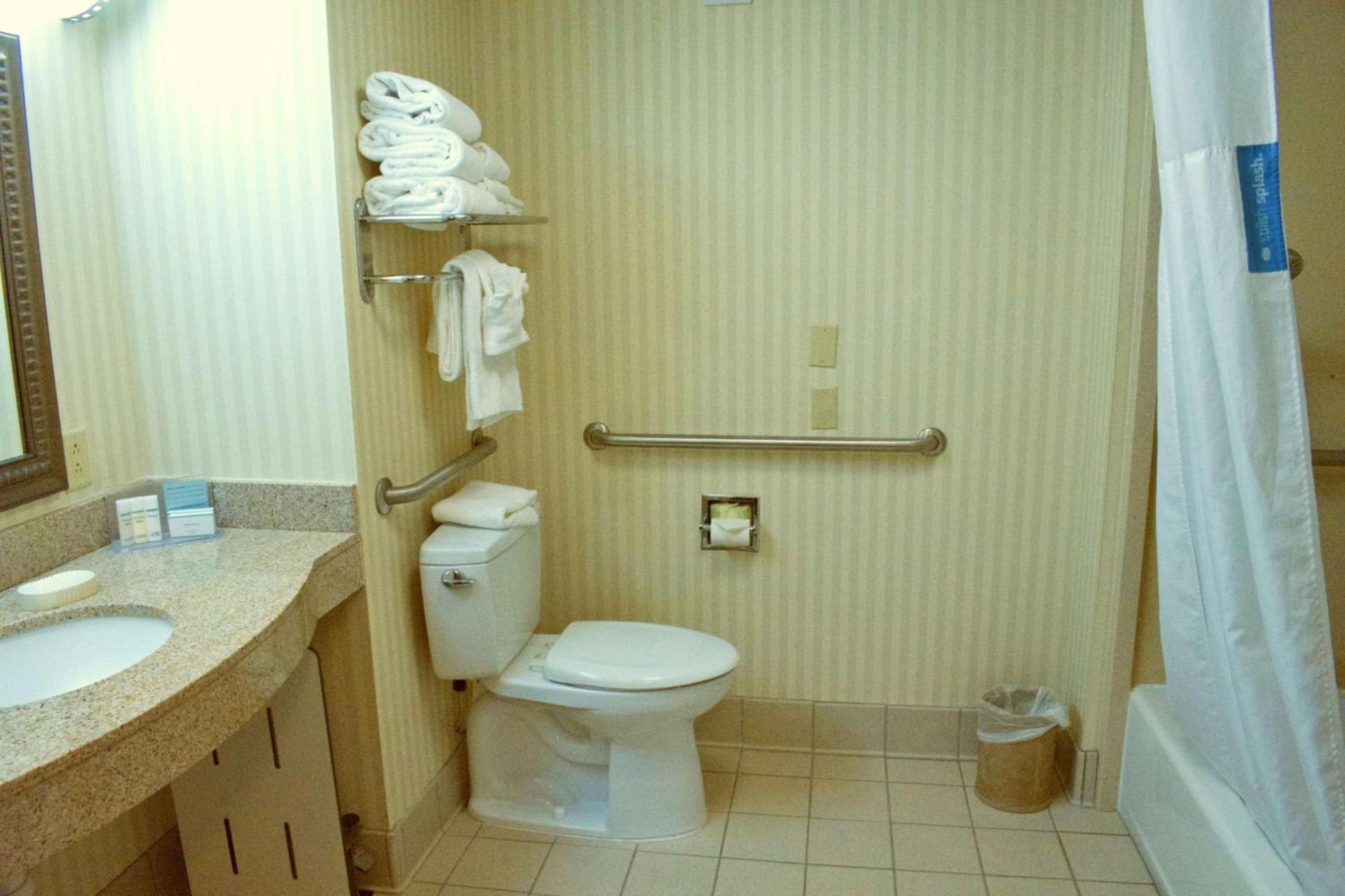 Hampton Inn Ithaca photo 20
