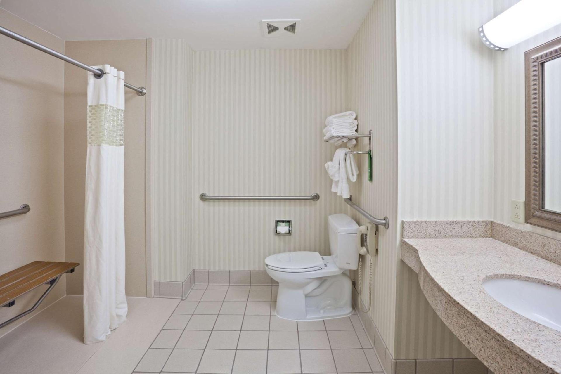 Hampton Inn Ithaca photo 22