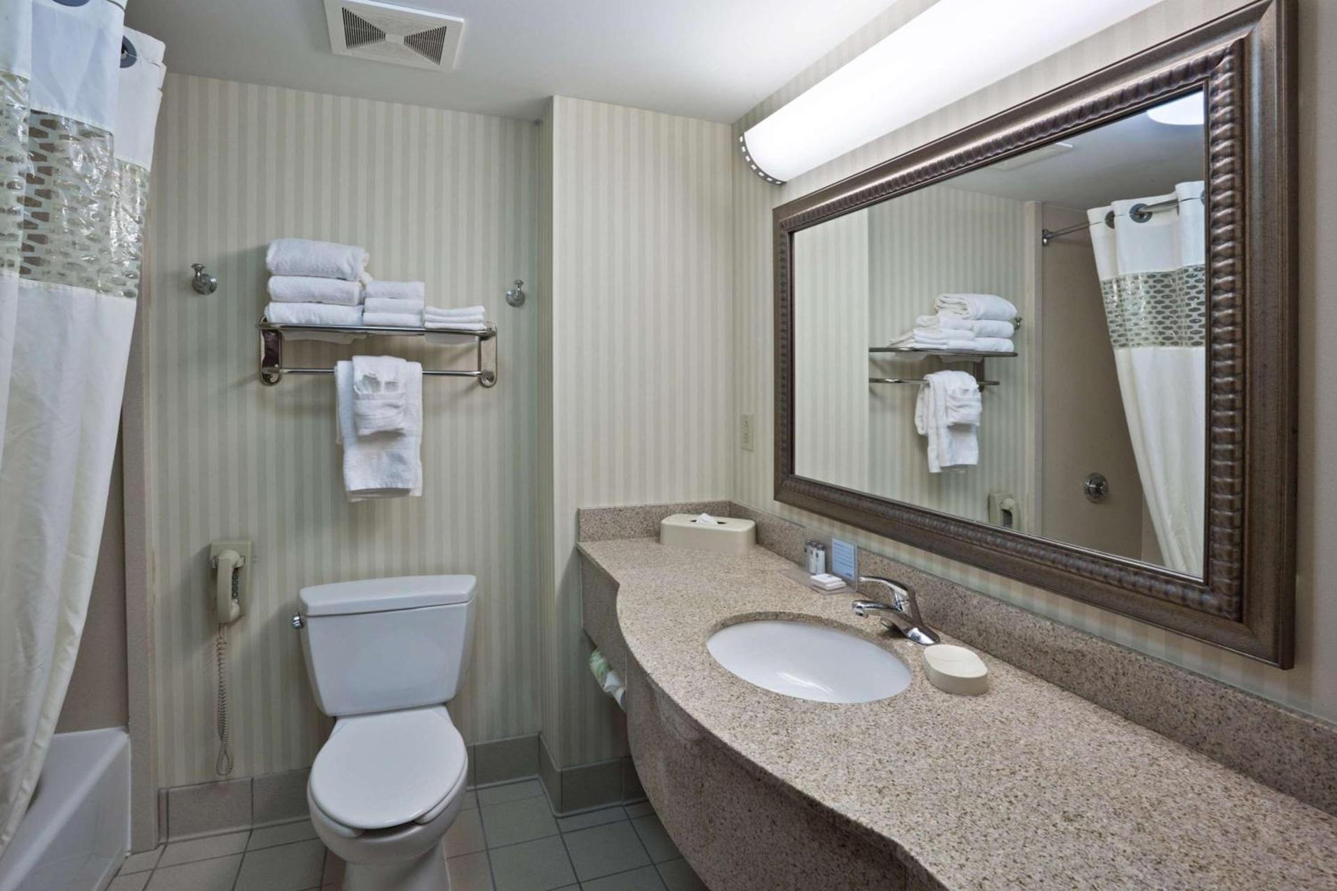 Hampton Inn Ithaca photo 23
