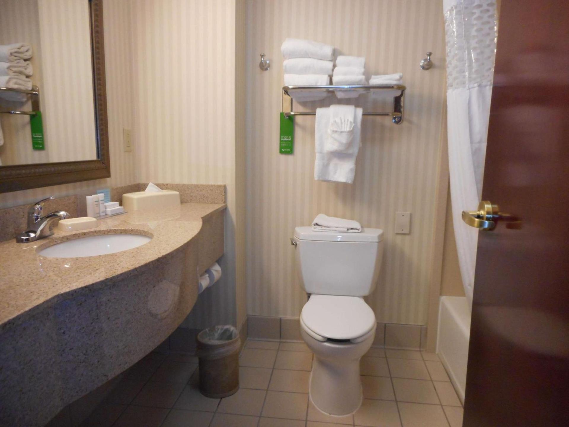 Hampton Inn Ithaca photo 26