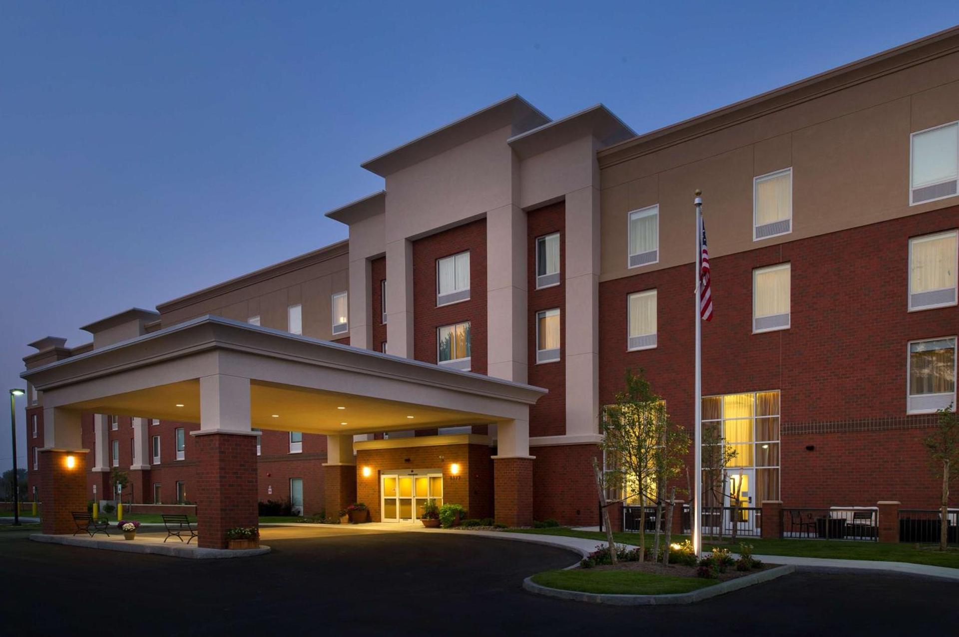 Hampton Inn & Suites Syracuse/Carrier Circle photo 1