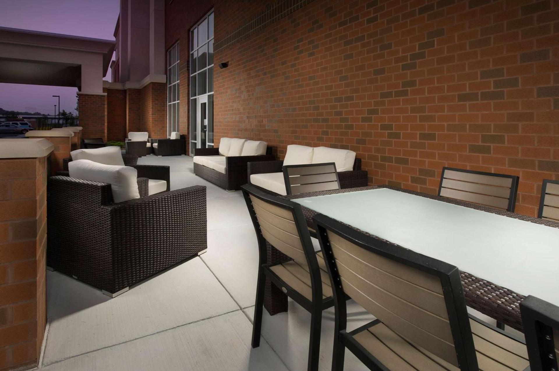 Hampton Inn & Suites Syracuse/Carrier Circle photo 3