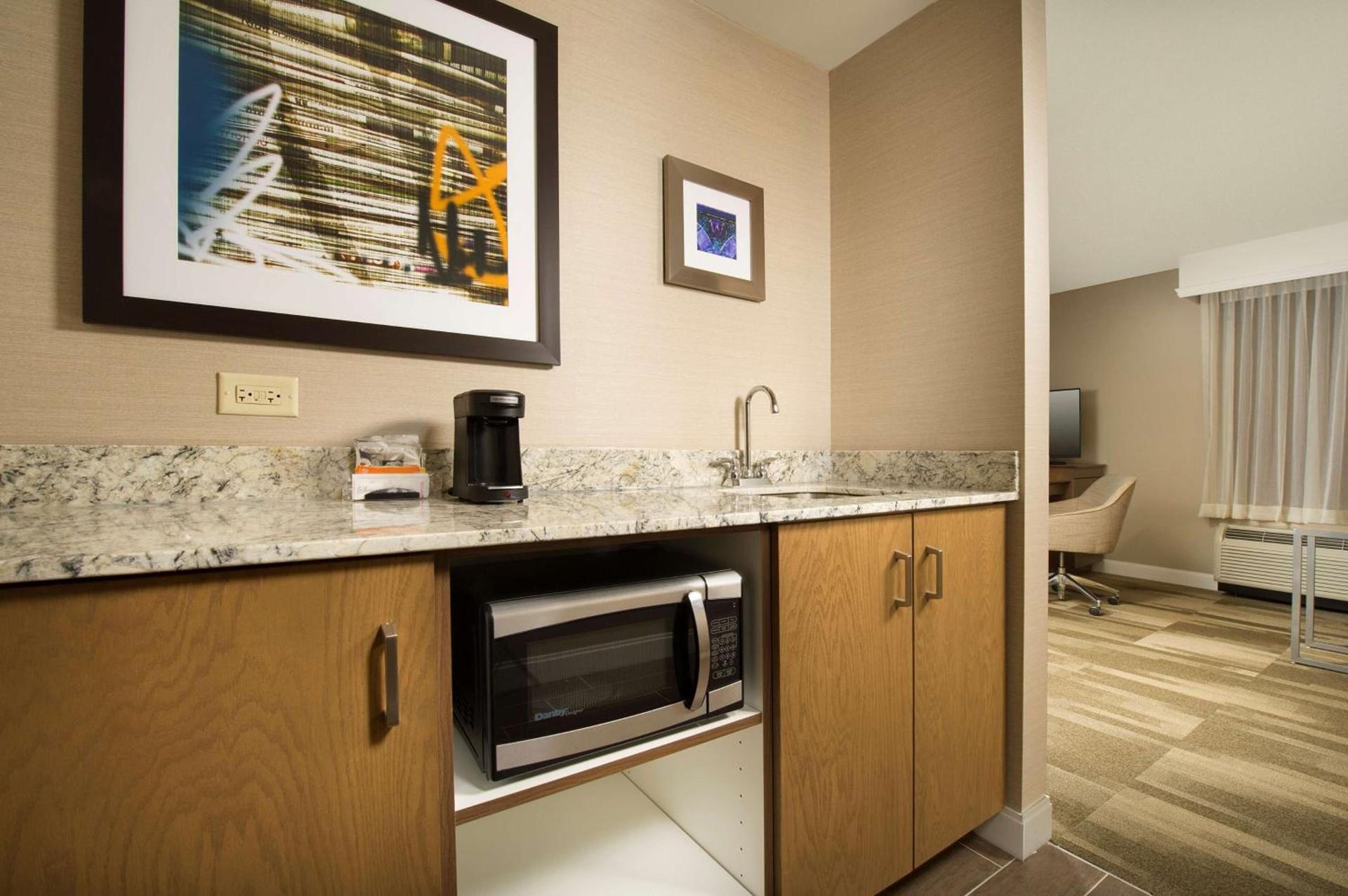 Hampton Inn & Suites Syracuse/Carrier Circle photo 21