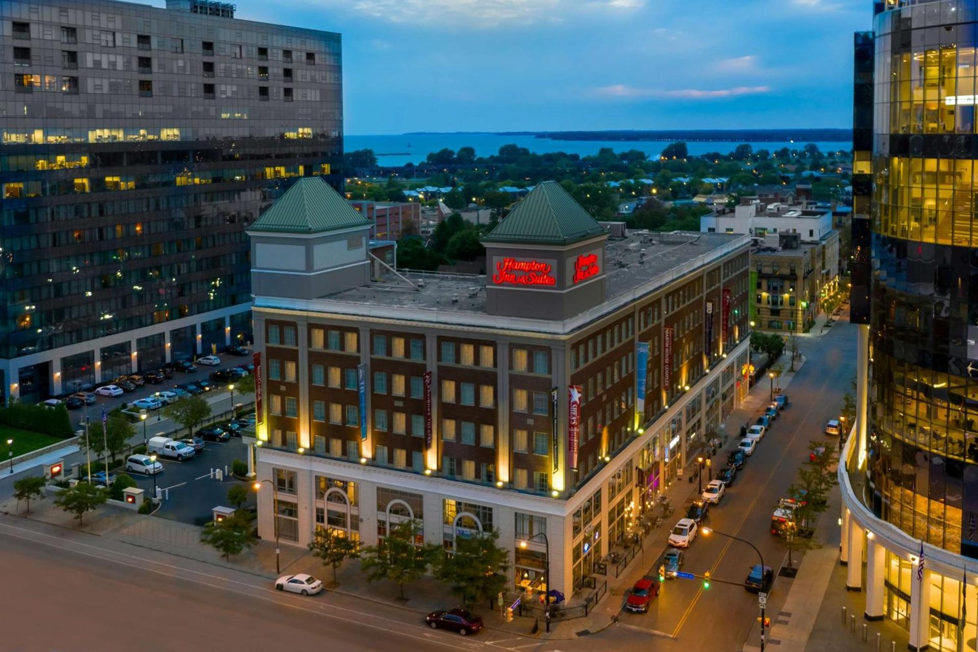 Hampton Inn & Suites Buffalo/Downtown photo 1