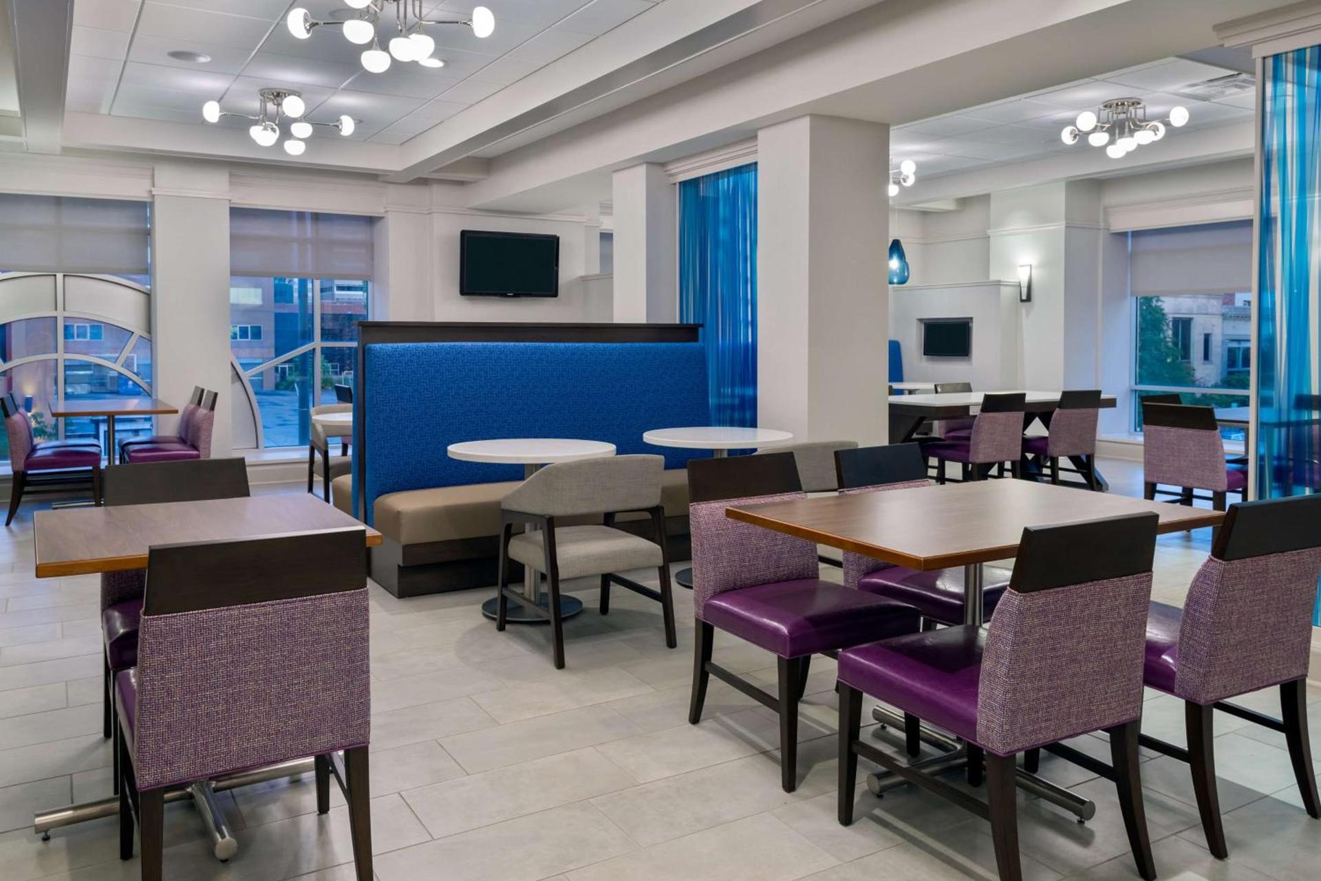 Hampton Inn & Suites Buffalo/Downtown photo 13