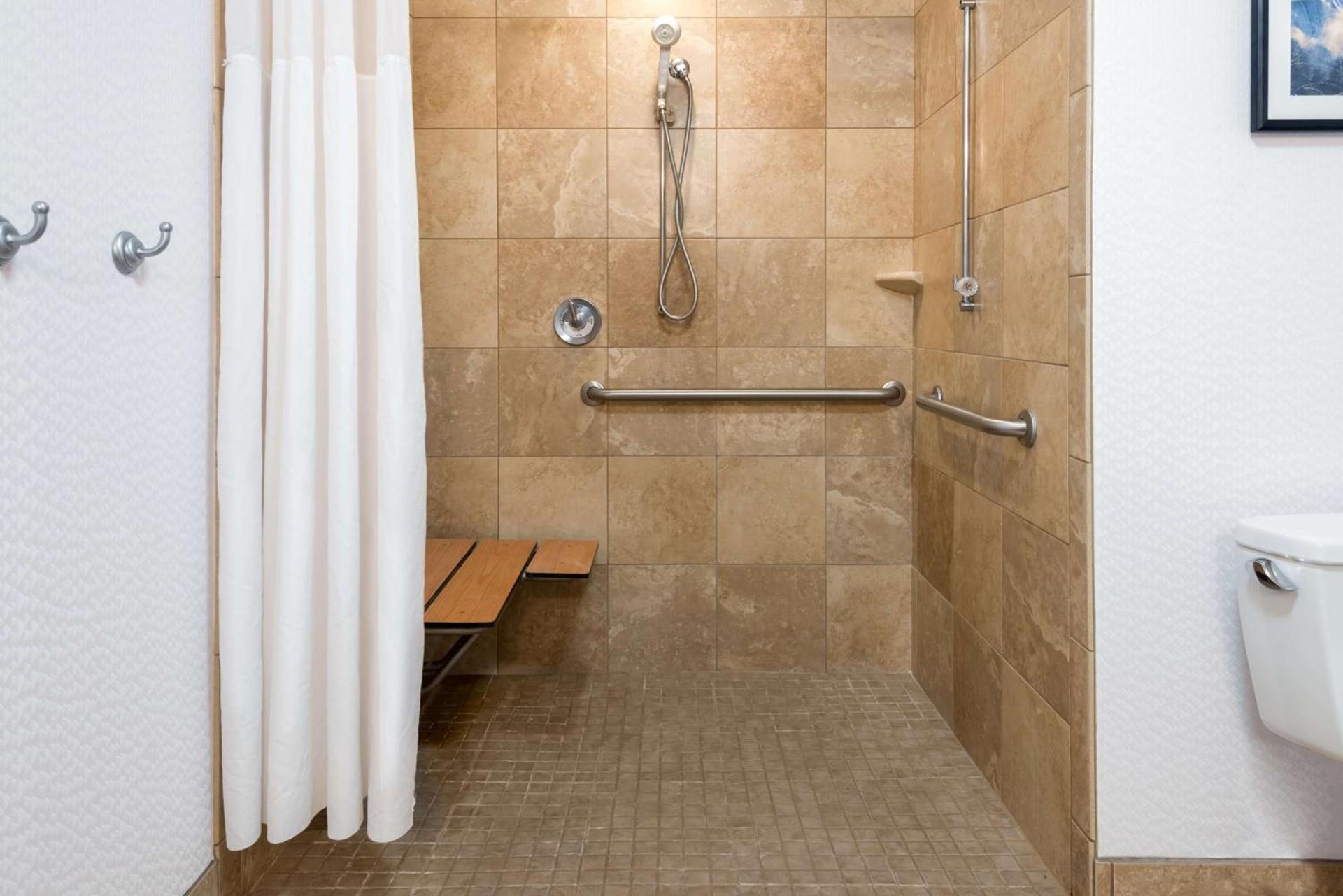 Hampton Inn & Suites Buffalo/Downtown photo 24